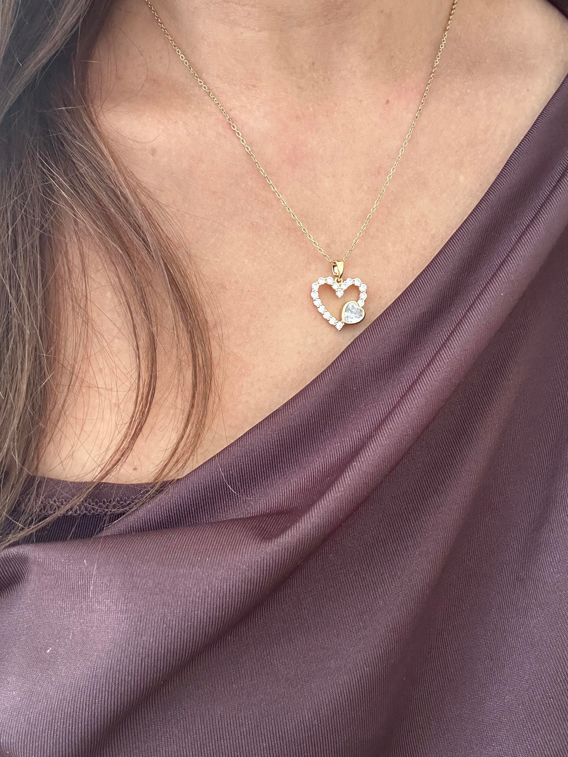 İç içe geçmeli kalpli model kolye 