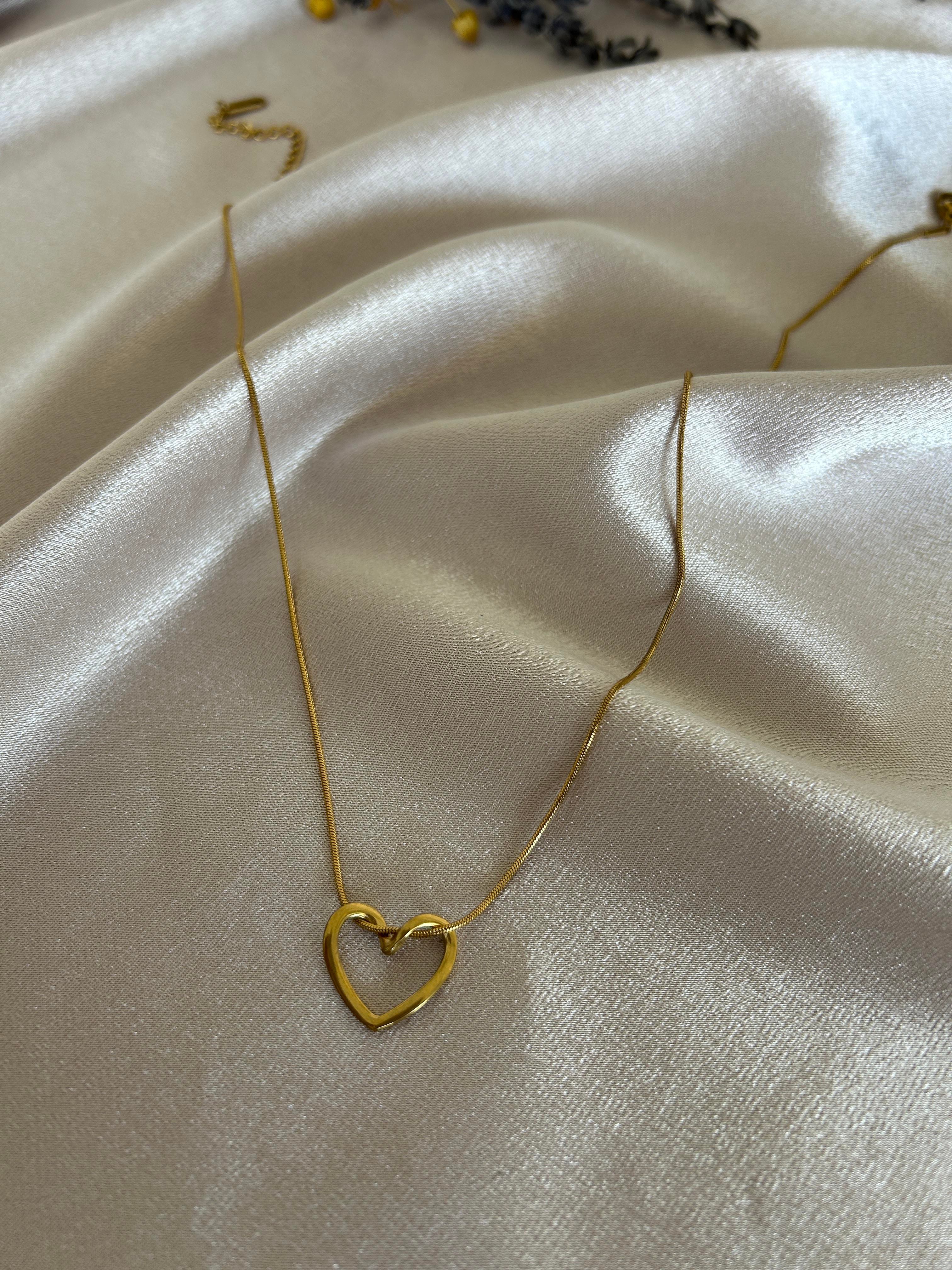 İçi boş kalp model kolye 