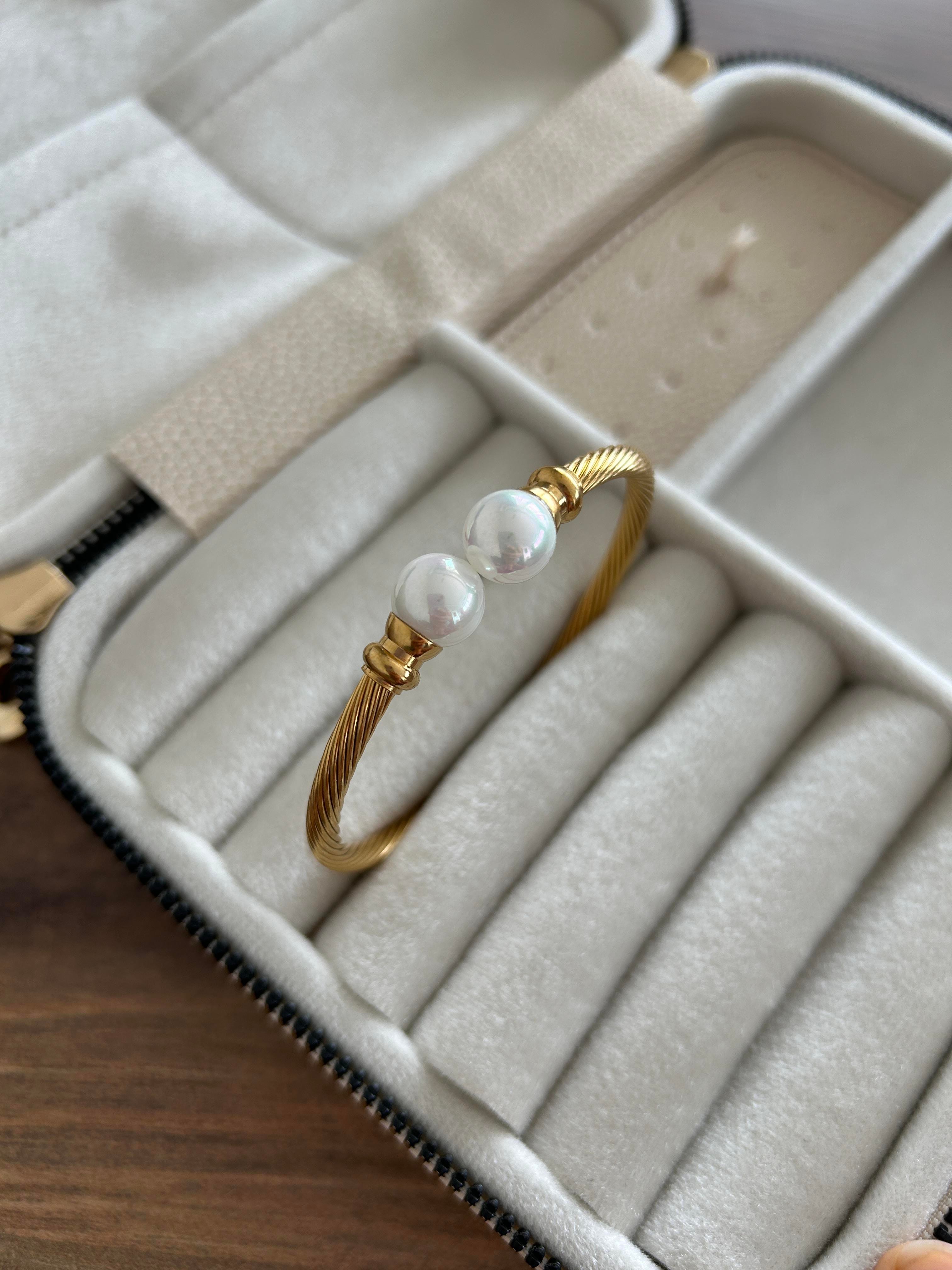 İncili Çelik kol aksesuarı 