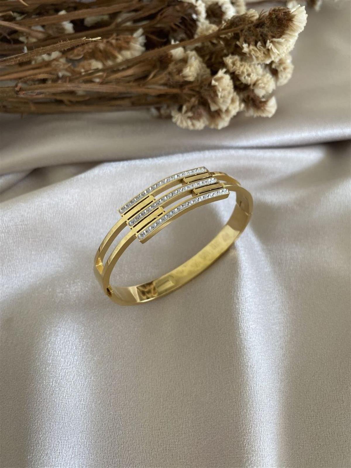 Kaburga model taşlı kelepçe