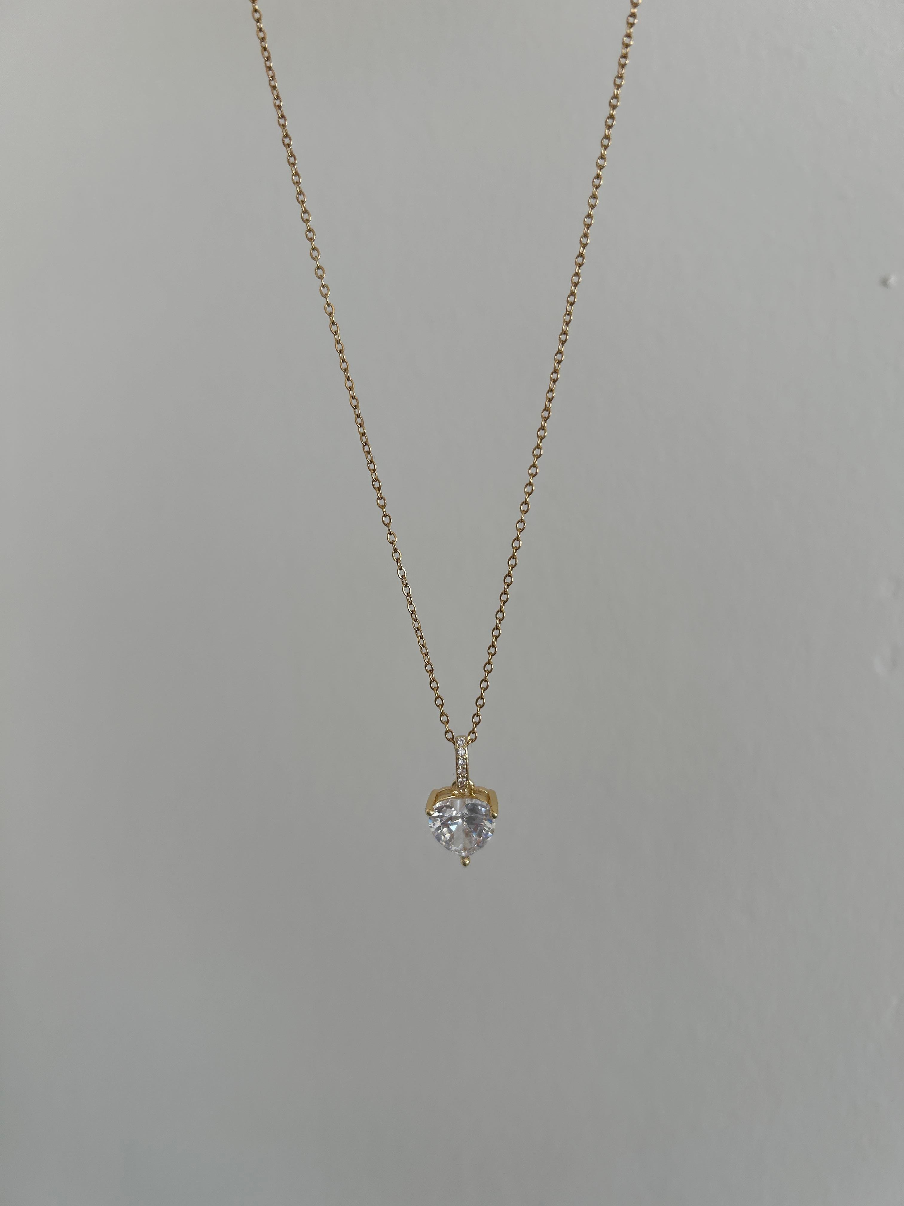 Kalp tek taş model kolye 