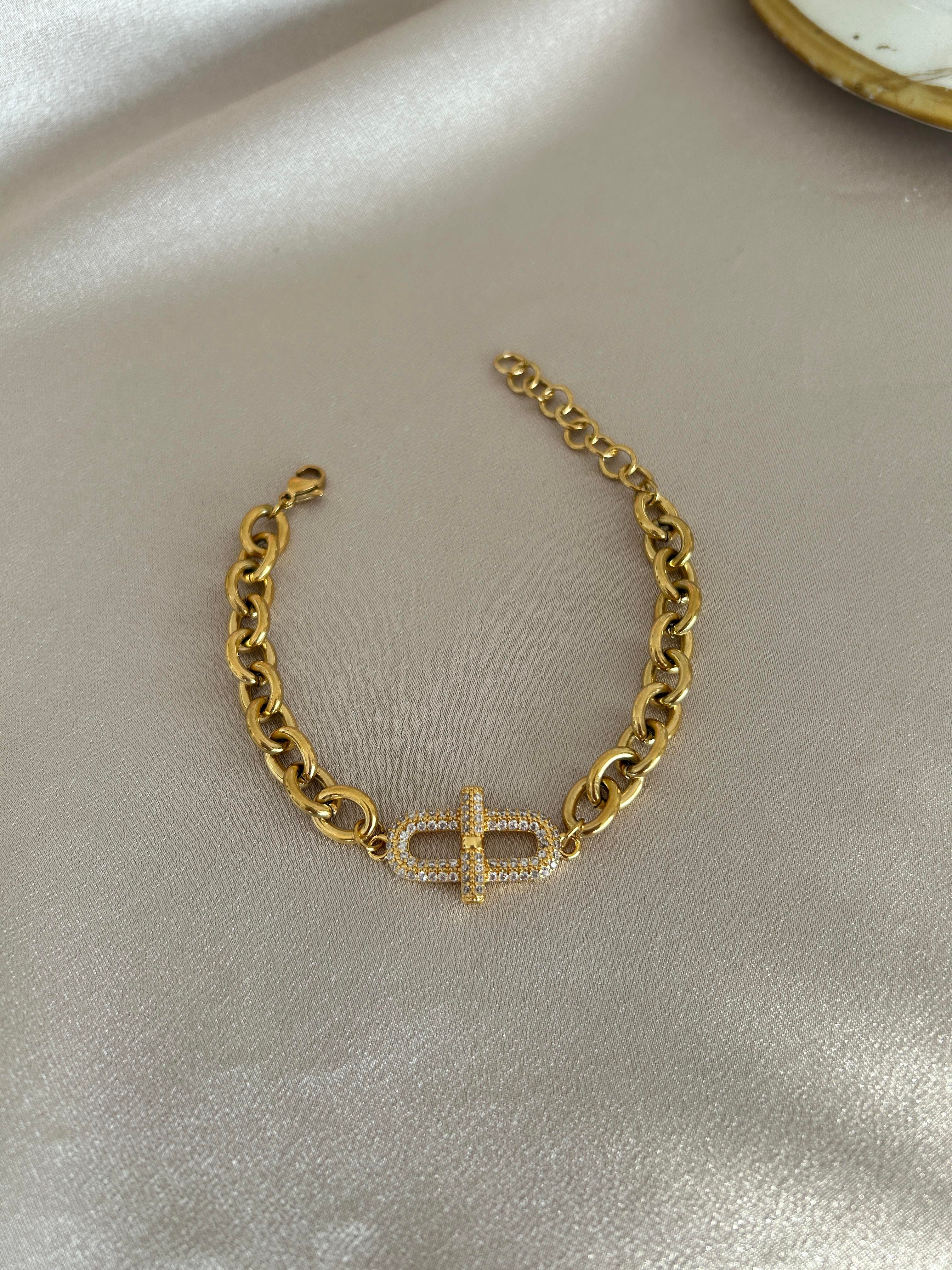 Marka model açık renk bileklik 