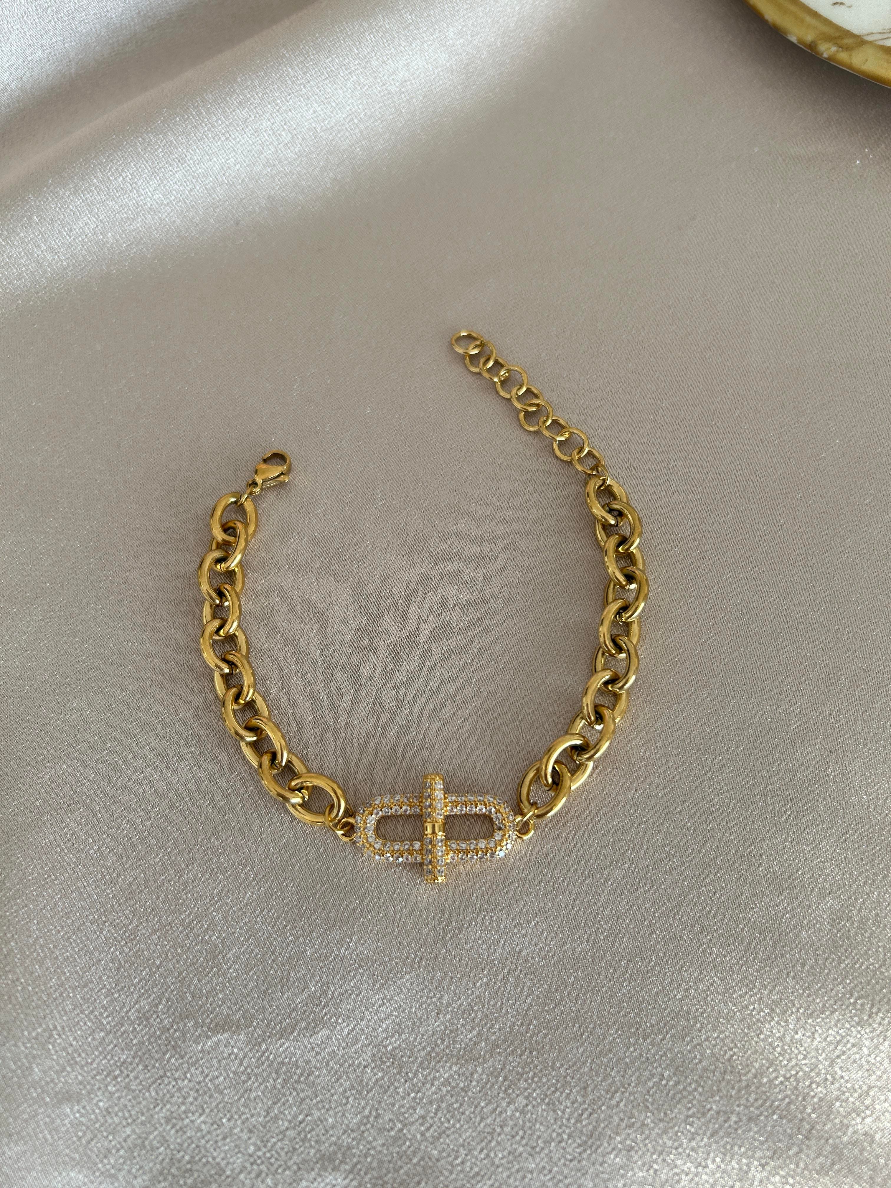 Marka model açık renk bileklik 