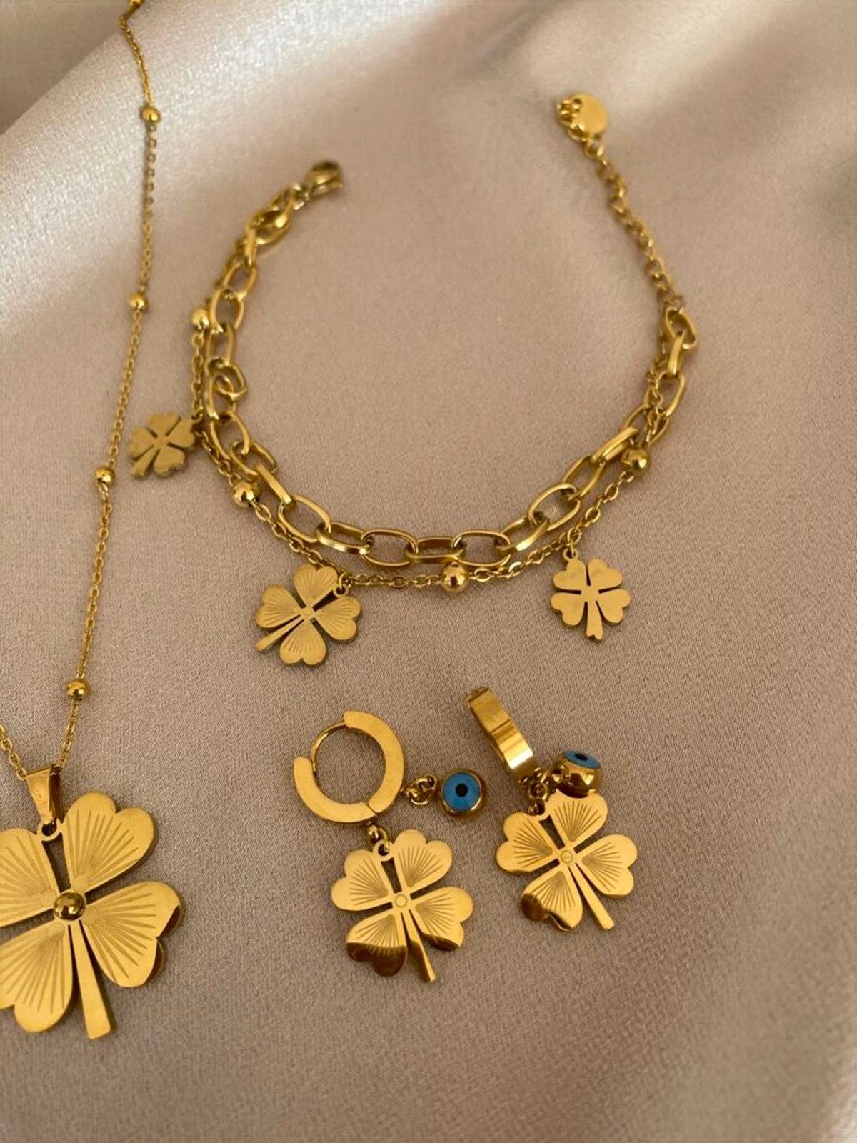 Nazarlı yonca küpe