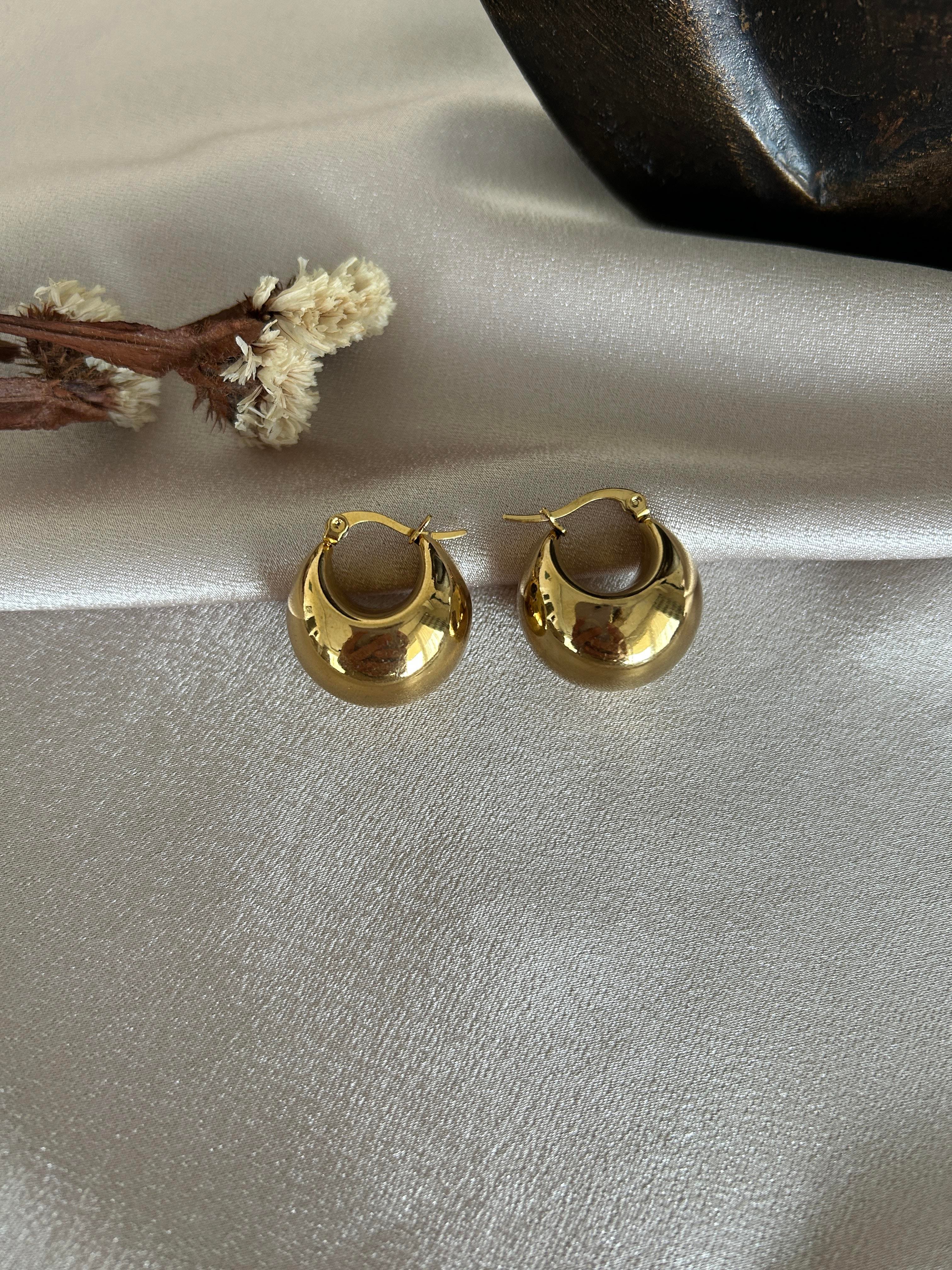 Sepet model bombeli küpe 