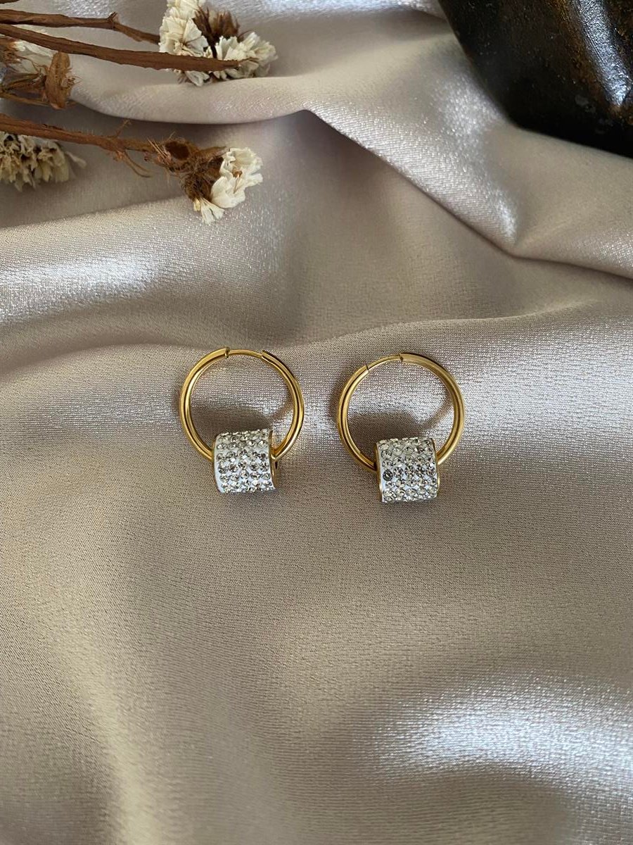 Taş charmlı halka küpe 