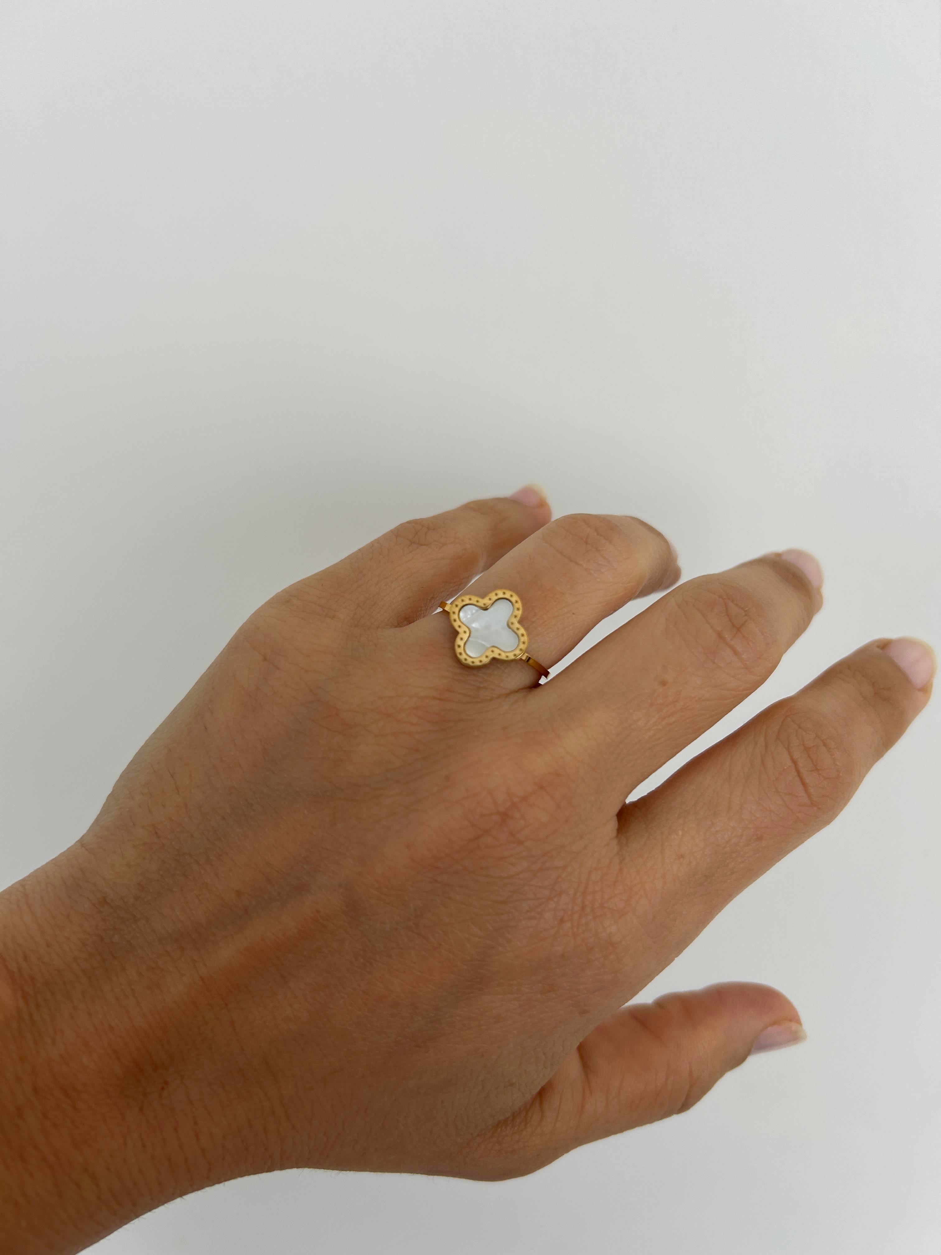 Van cleef beyaz model yüzük 