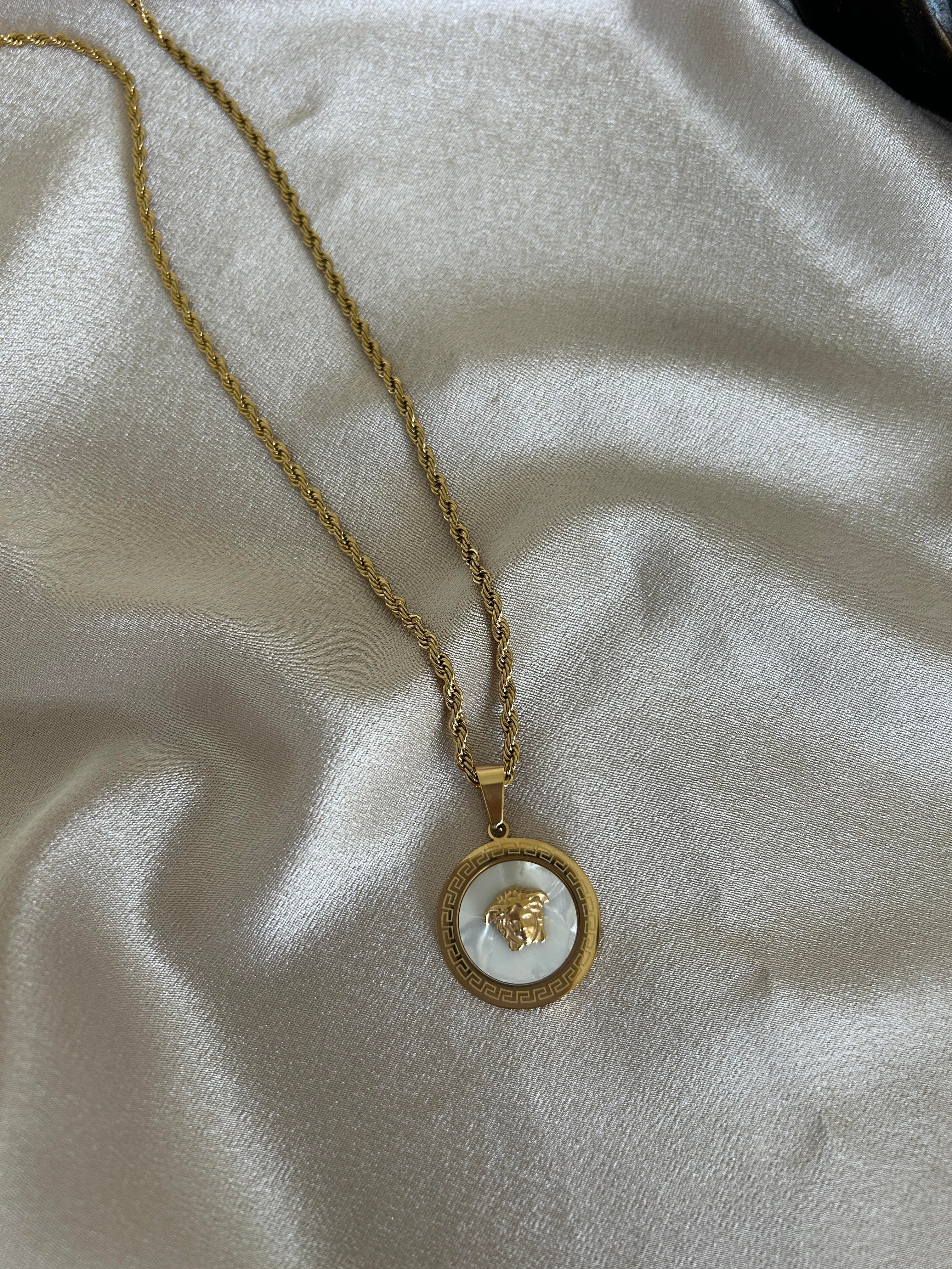 Versage beyaz model kolye 