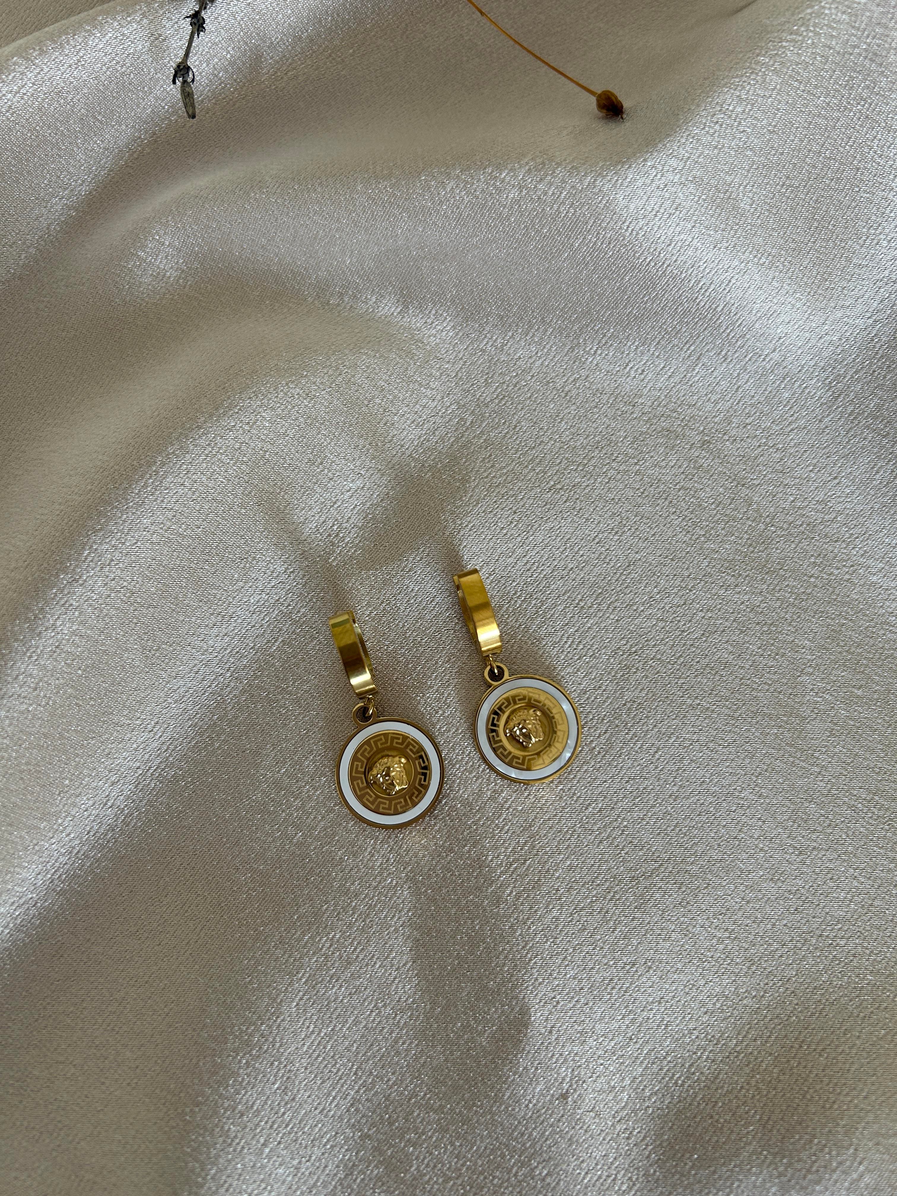 Versage beyaz model küpe 