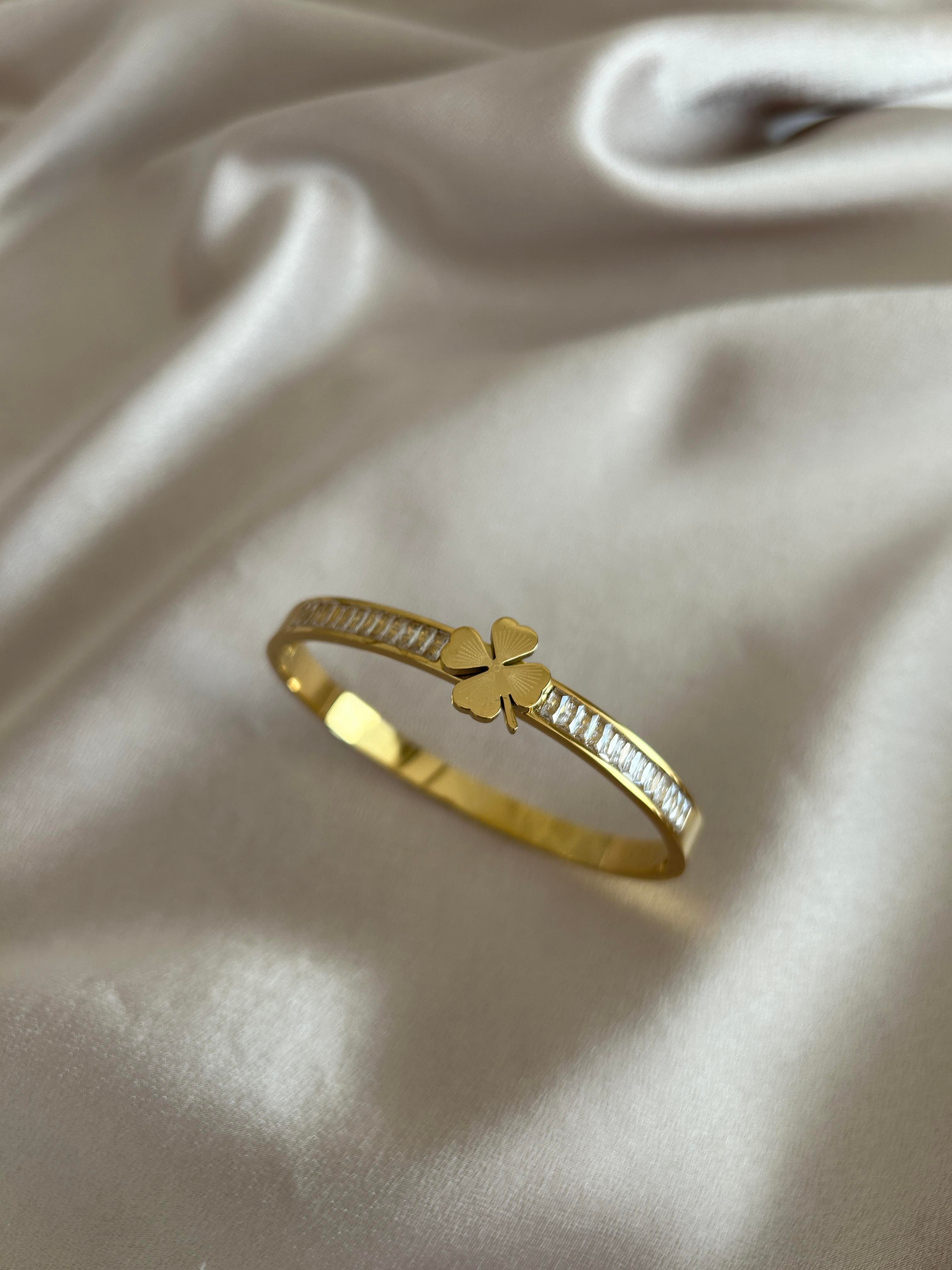 Yonca model baget taşlı kelepçe 