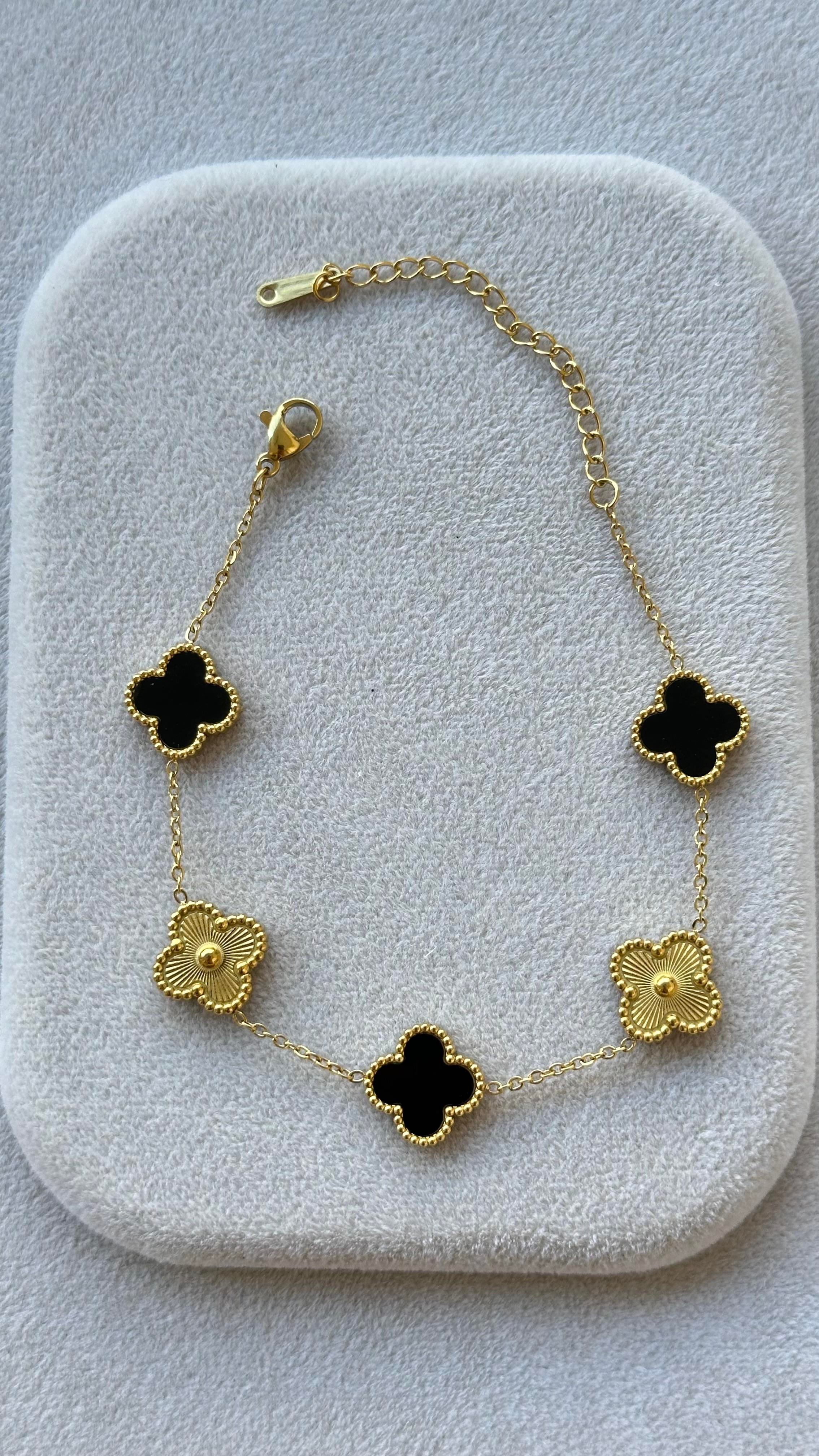 Yonca Plaka Marka Model Gold Siyah Bileklik 22cm