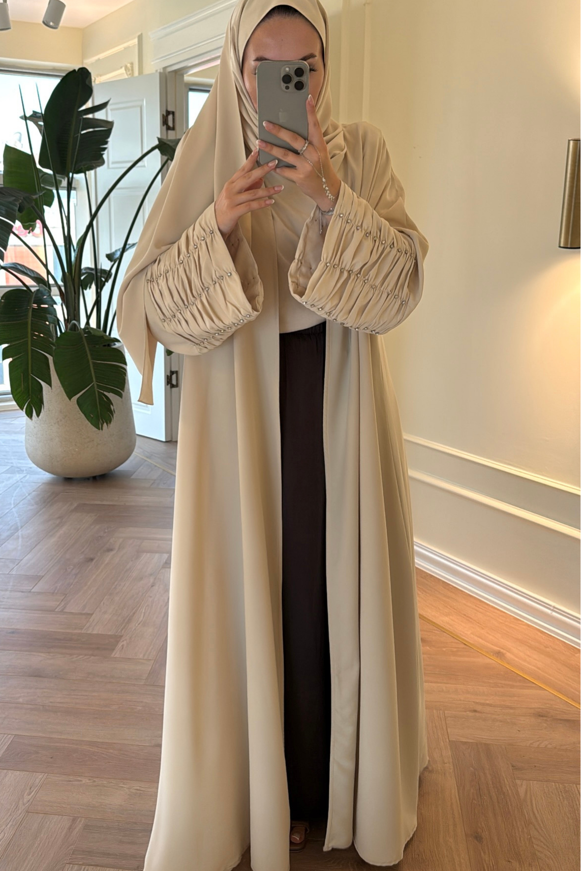 Kolları Taş Büzgü Detaylı Abaya - Bej  (ŞAL HEDİYELİ )-4297