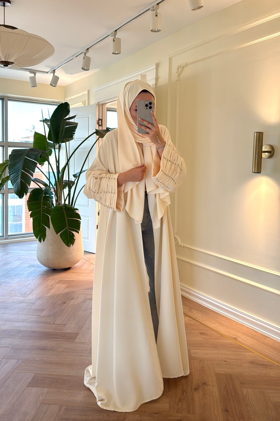 Kolları Taş Büzgü Detaylı Abaya - Krem (ŞAL HEDİYELİ )-4297