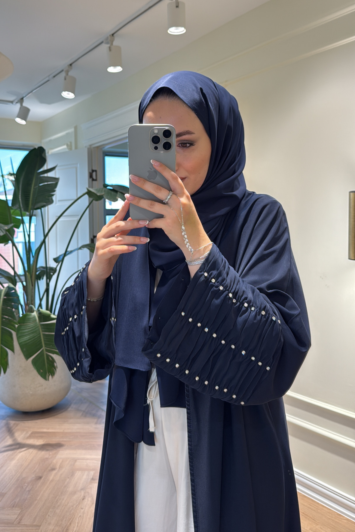 Kolları Taş Büzgü Detaylı Abaya - Lacivert (ŞAL HEDİYELİ )-4297