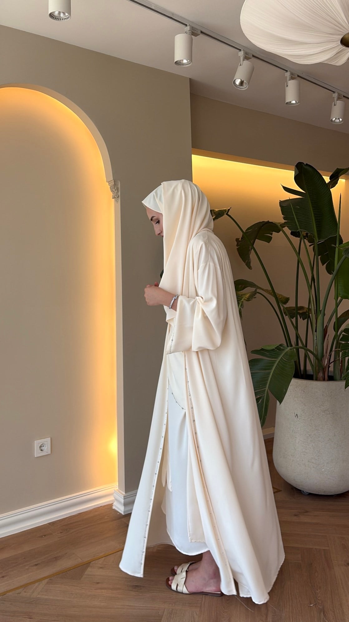 Meloria Taş Şerit Detaylı Abaya - Krem  (ŞAL HEDİYELİ ) -4389