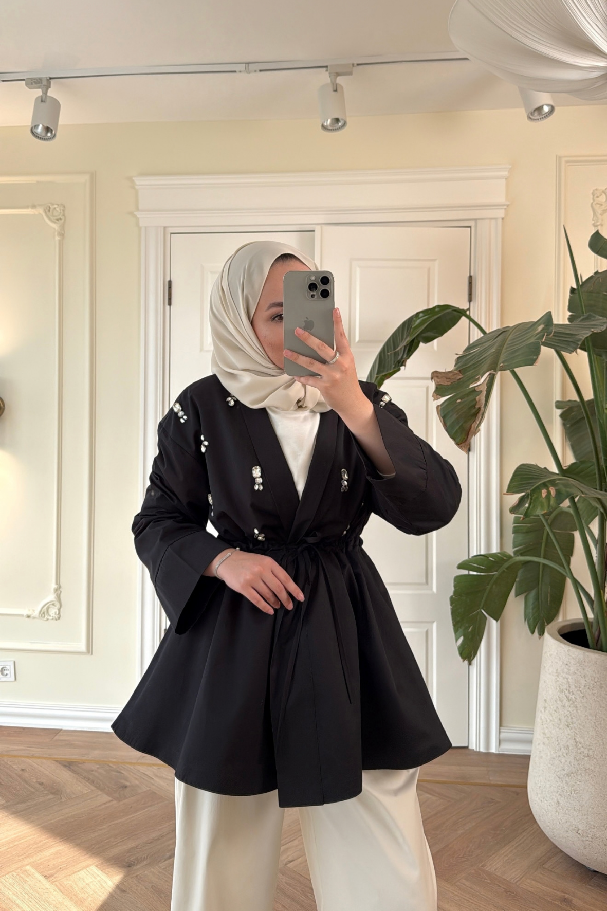Nera-Taşlı Bel Büzgülü Trençkot- Siyah-8489