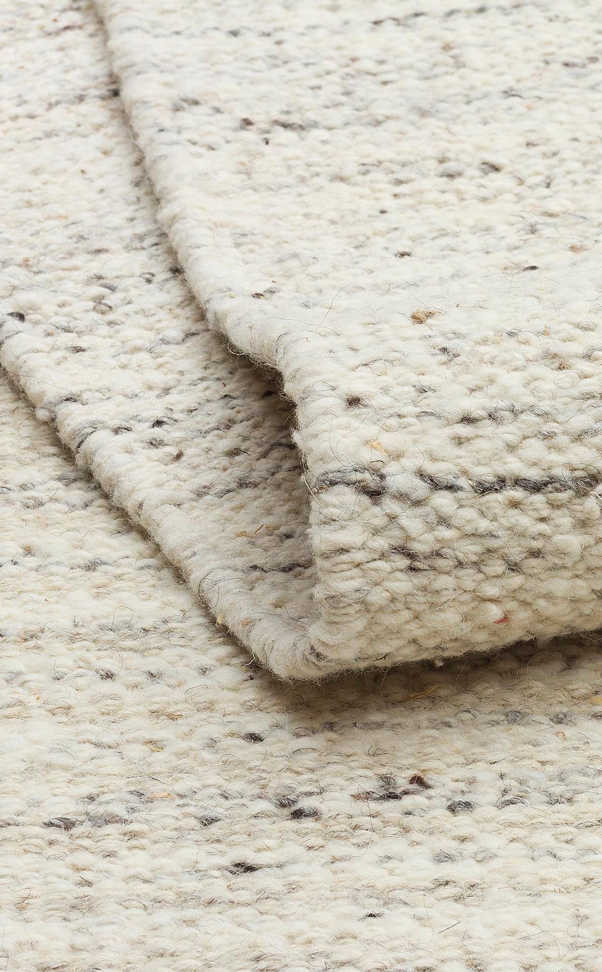 El Emeğiyle Eğrilmiş Yeni Zelanda Yünü ile Üretilen Modern El Dokuma Kilim