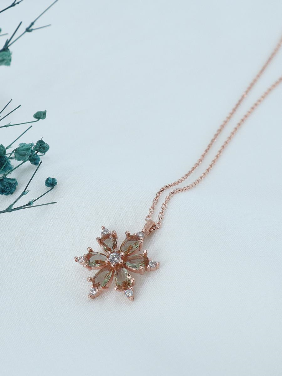 Lotus Çiçeği Kolye
