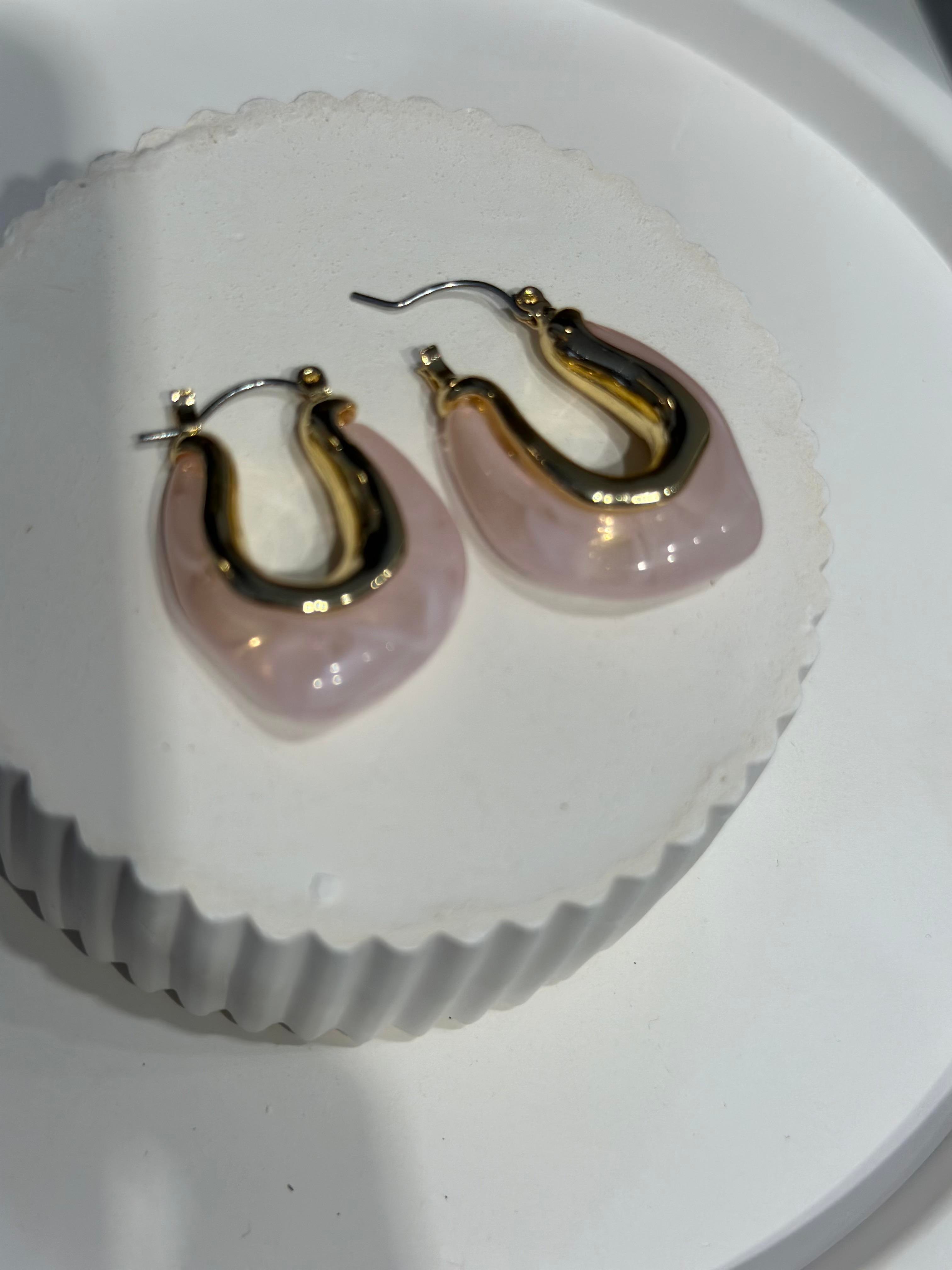  gold pembe detaylı sedefli küpe
