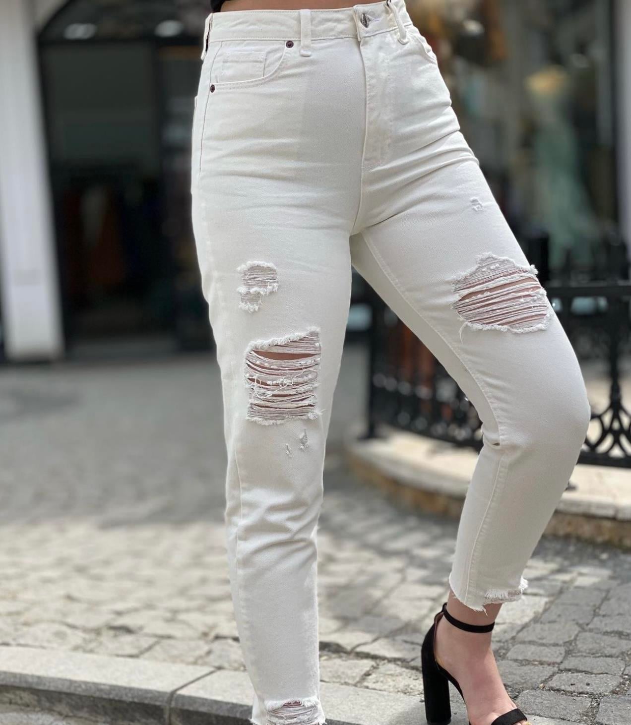 Beyaz Mom Jean Yırtık
