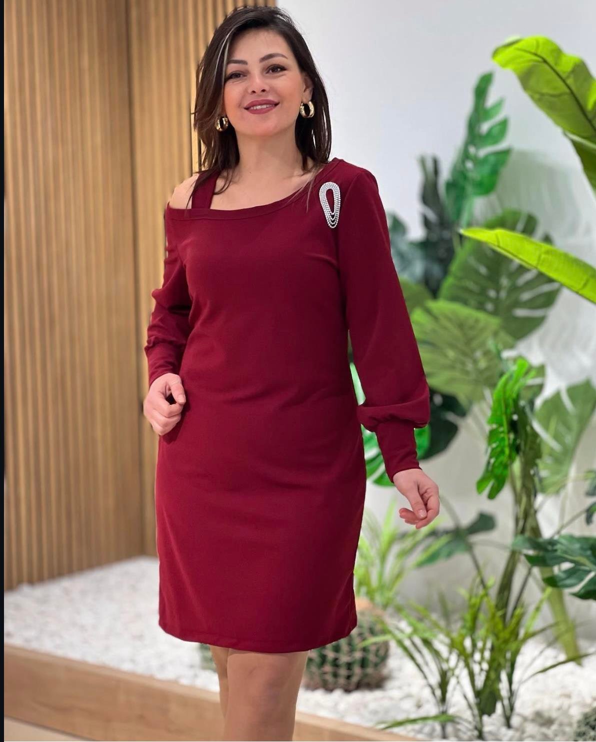 Bordo Broşlu Elbise