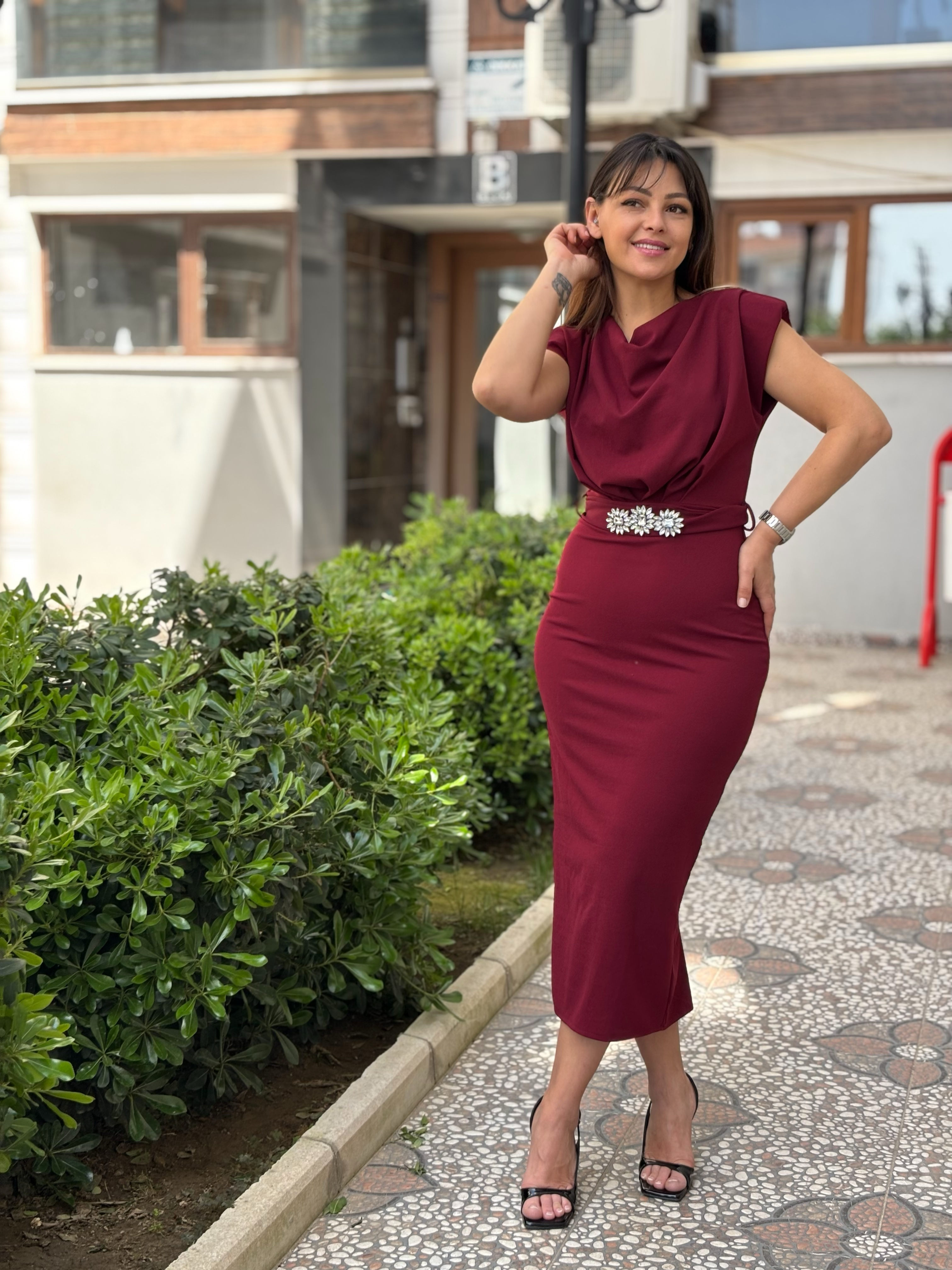 Bordo Kemeri Taşlı Elbise