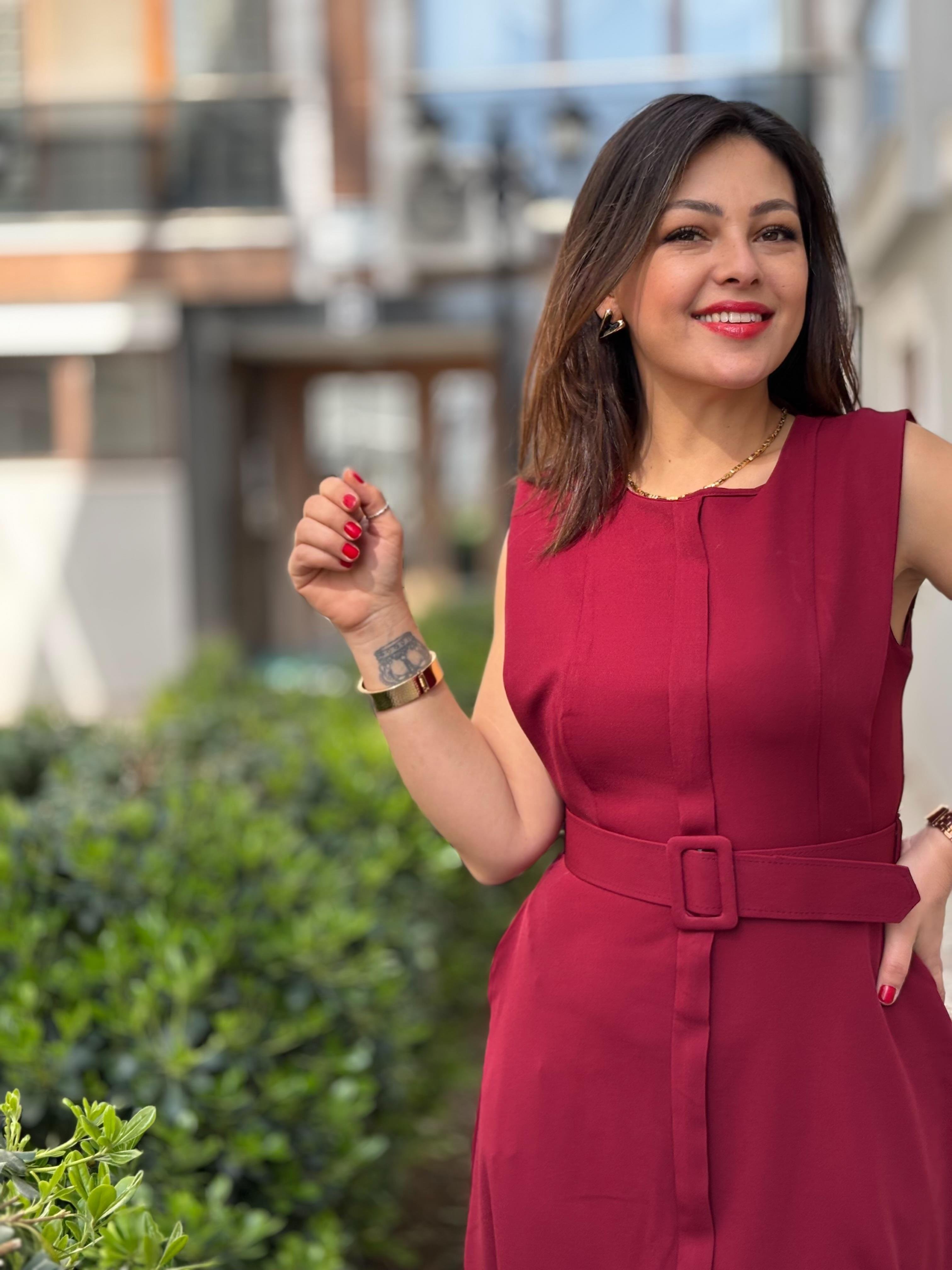 Bordo Önü Piliseli Kemerli Elbise