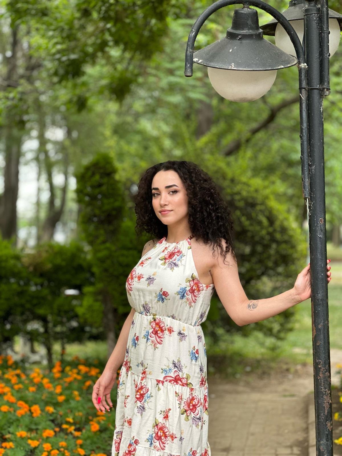 Desenli Yaka Boncuklu Elbise
