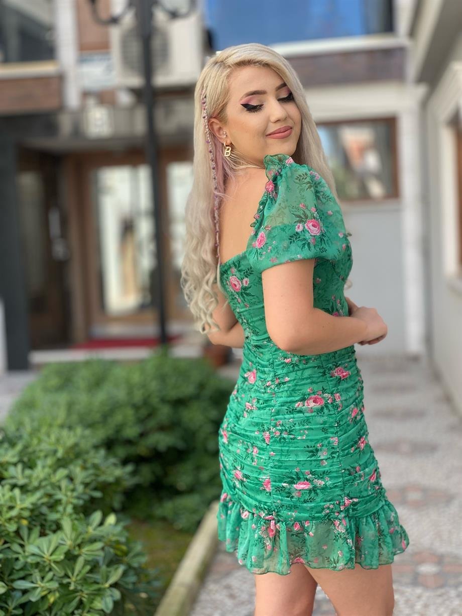 Göğüs Detayı Kaplı Yeşil Elbise