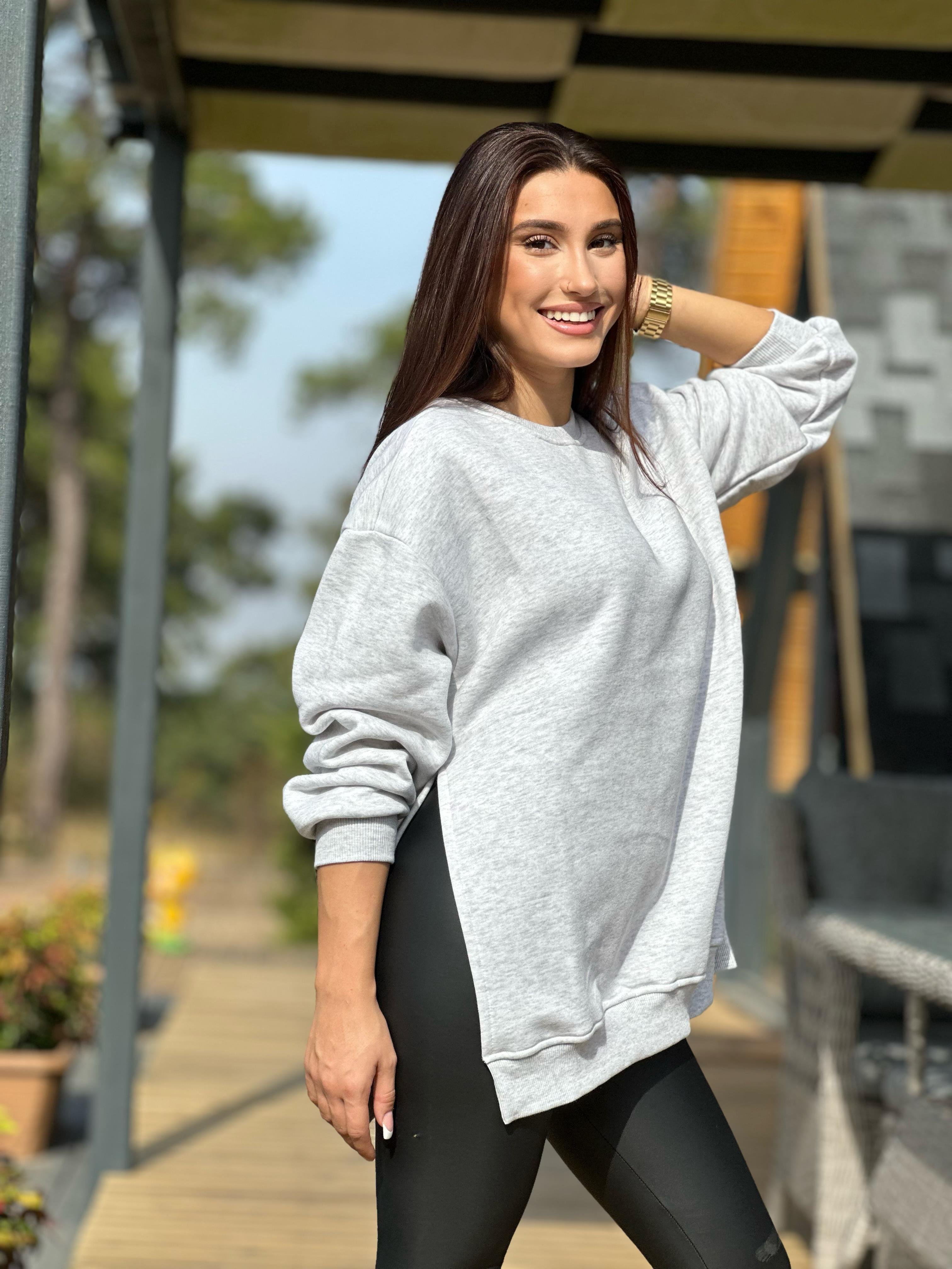 Gri Yırtmaç Detaylı Sweat