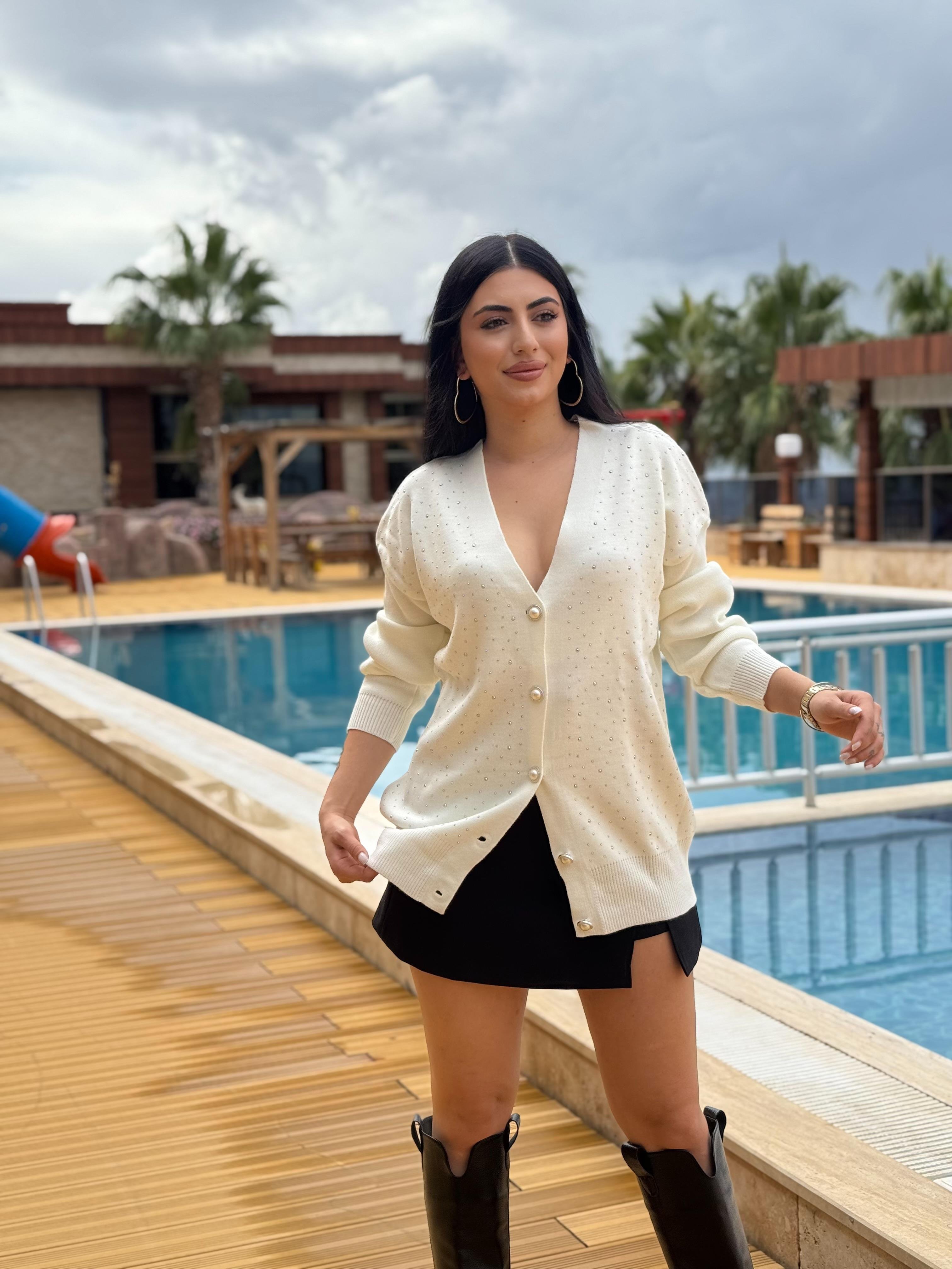 İnci Düğme Detaylı Hırka