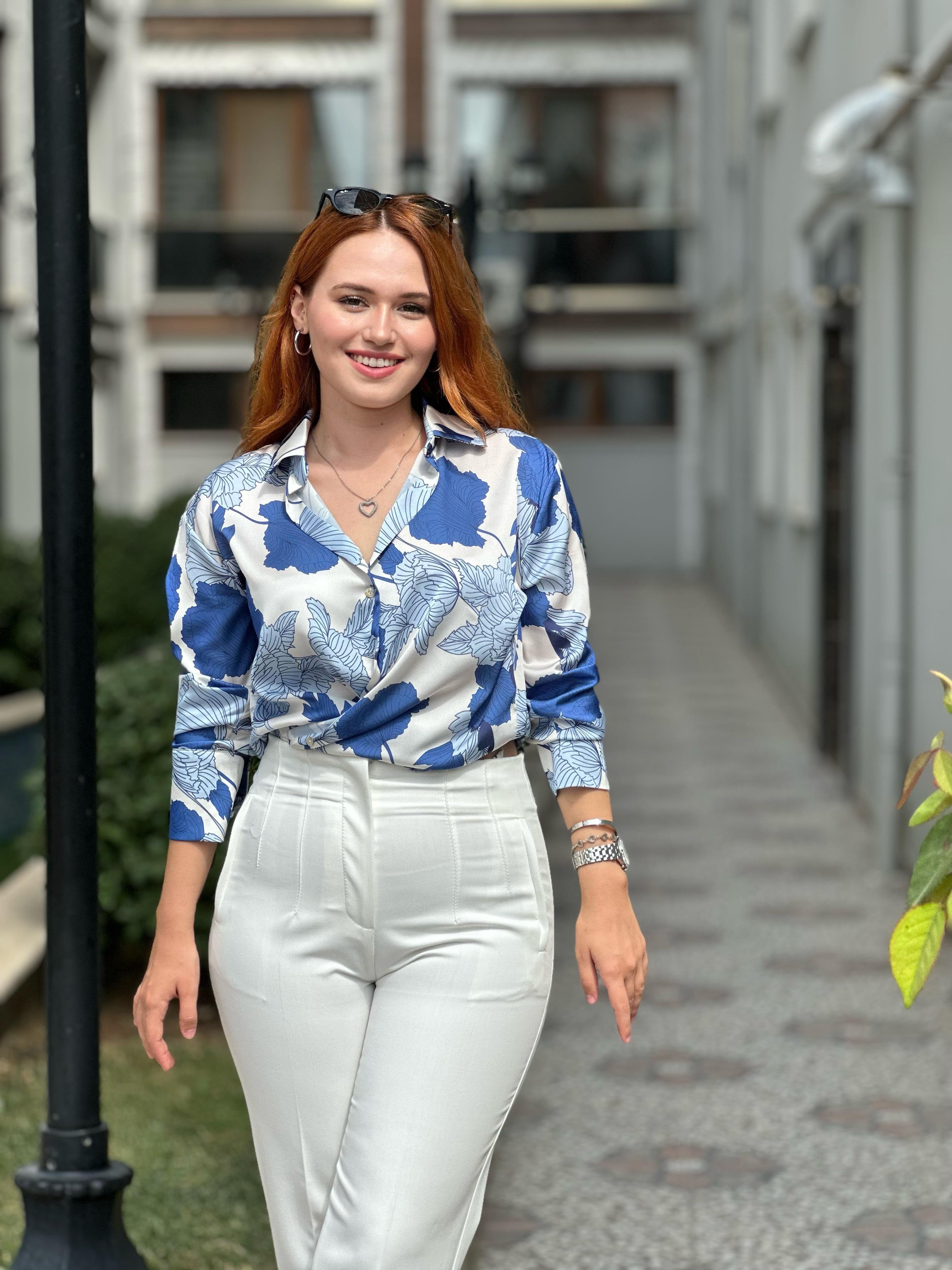 İpek Saten Yaprak Desenli Mavi Gömlek