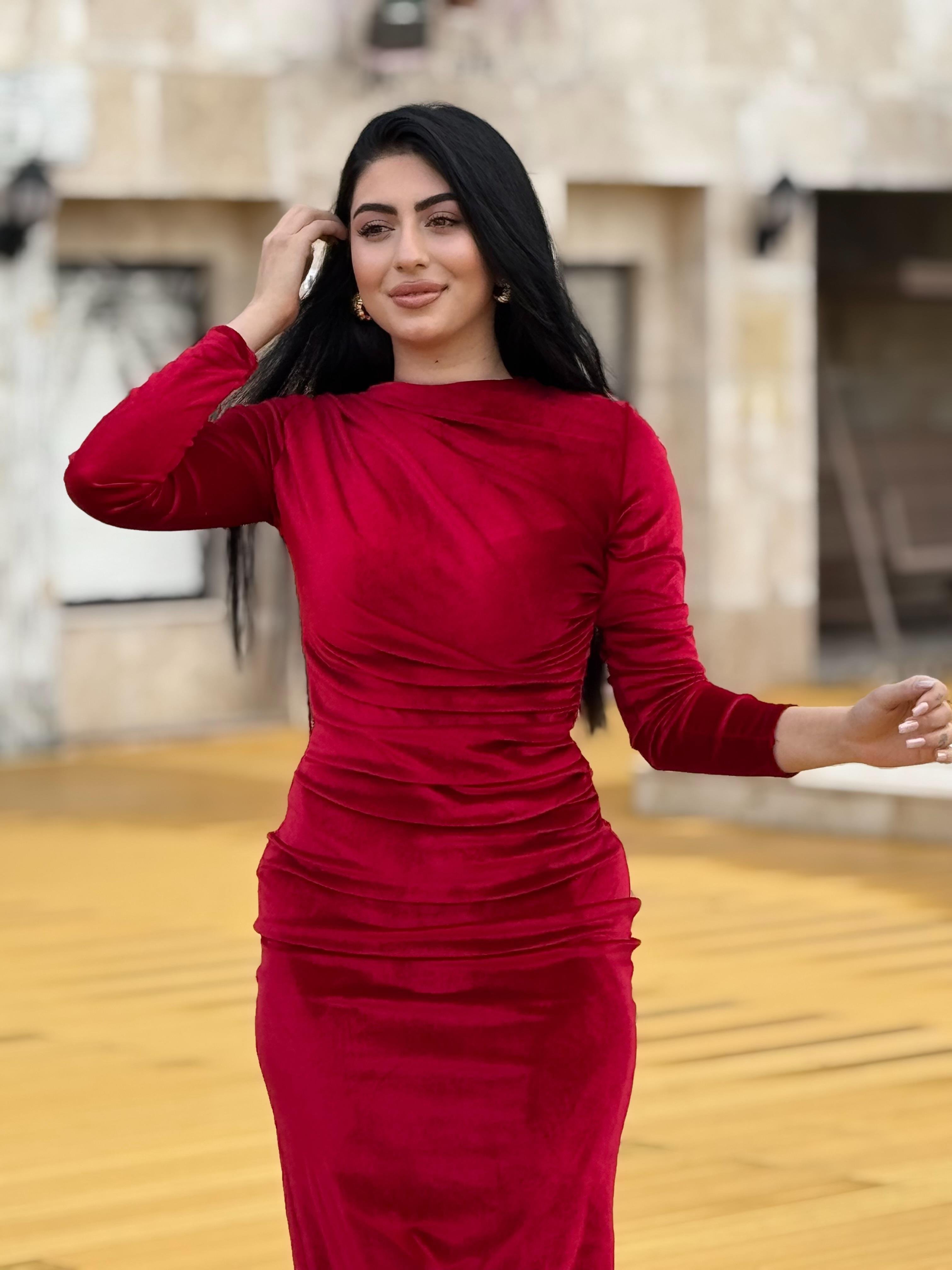 Kadife Kırmızı Elbise