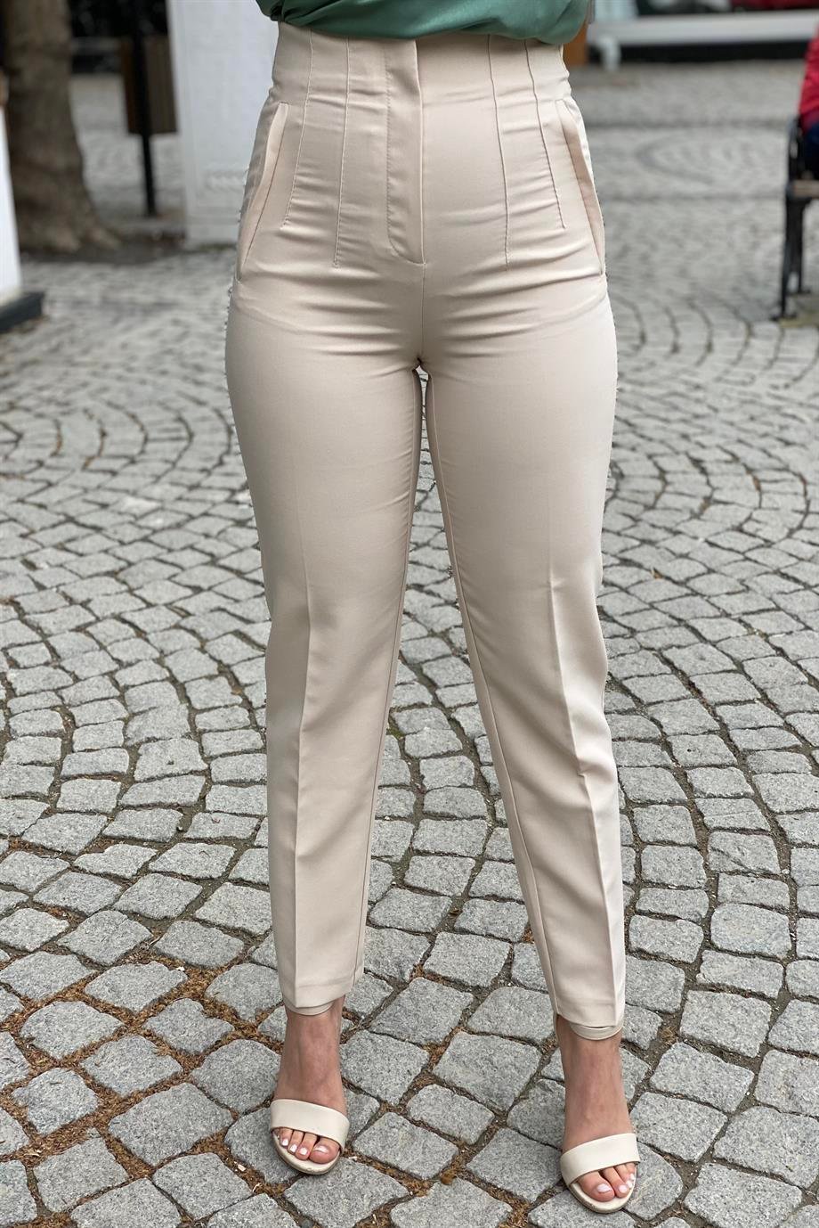 Karol Ekru Önü Pensli Pantalon