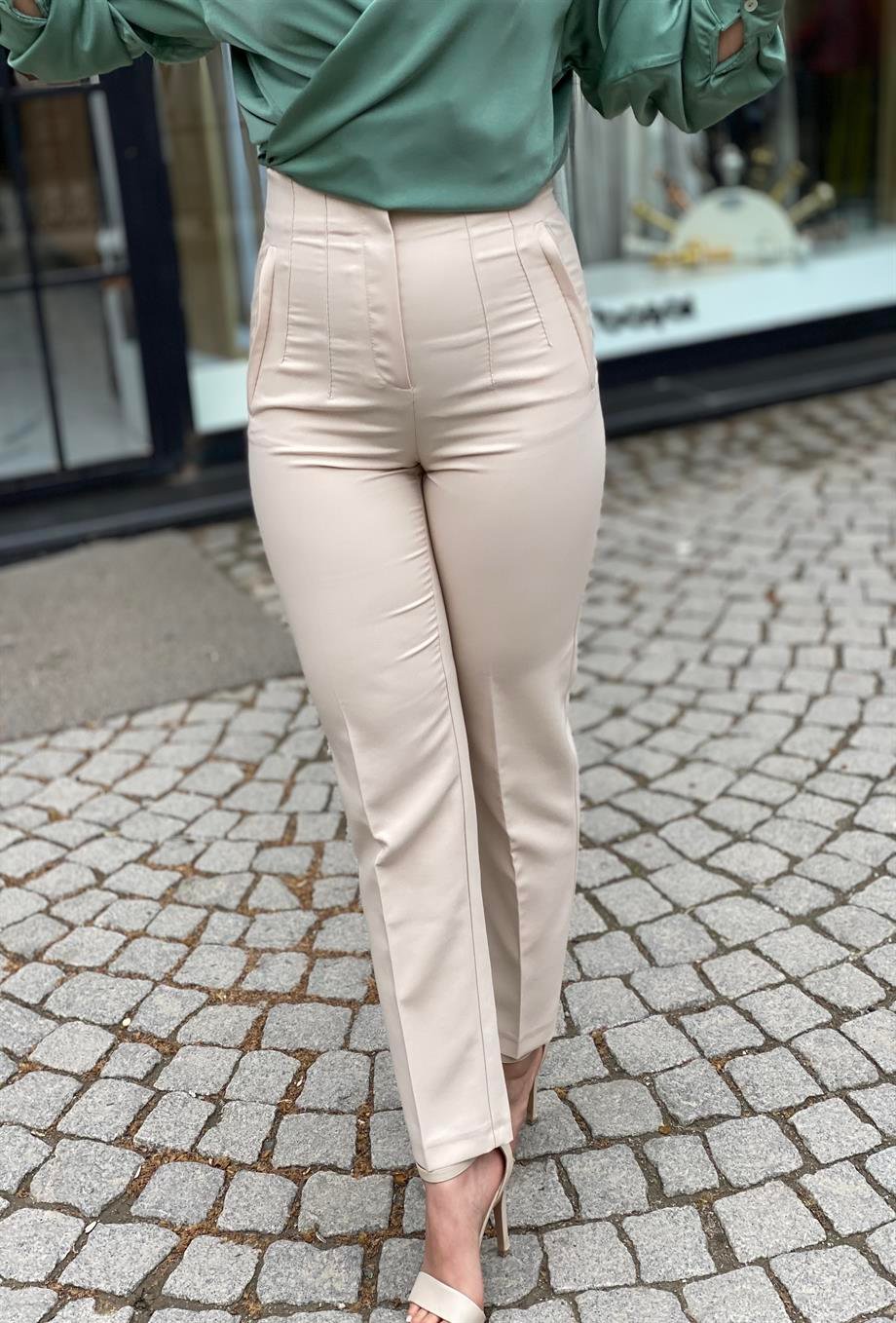 Karol Ekru Önü Pensli Pantalon