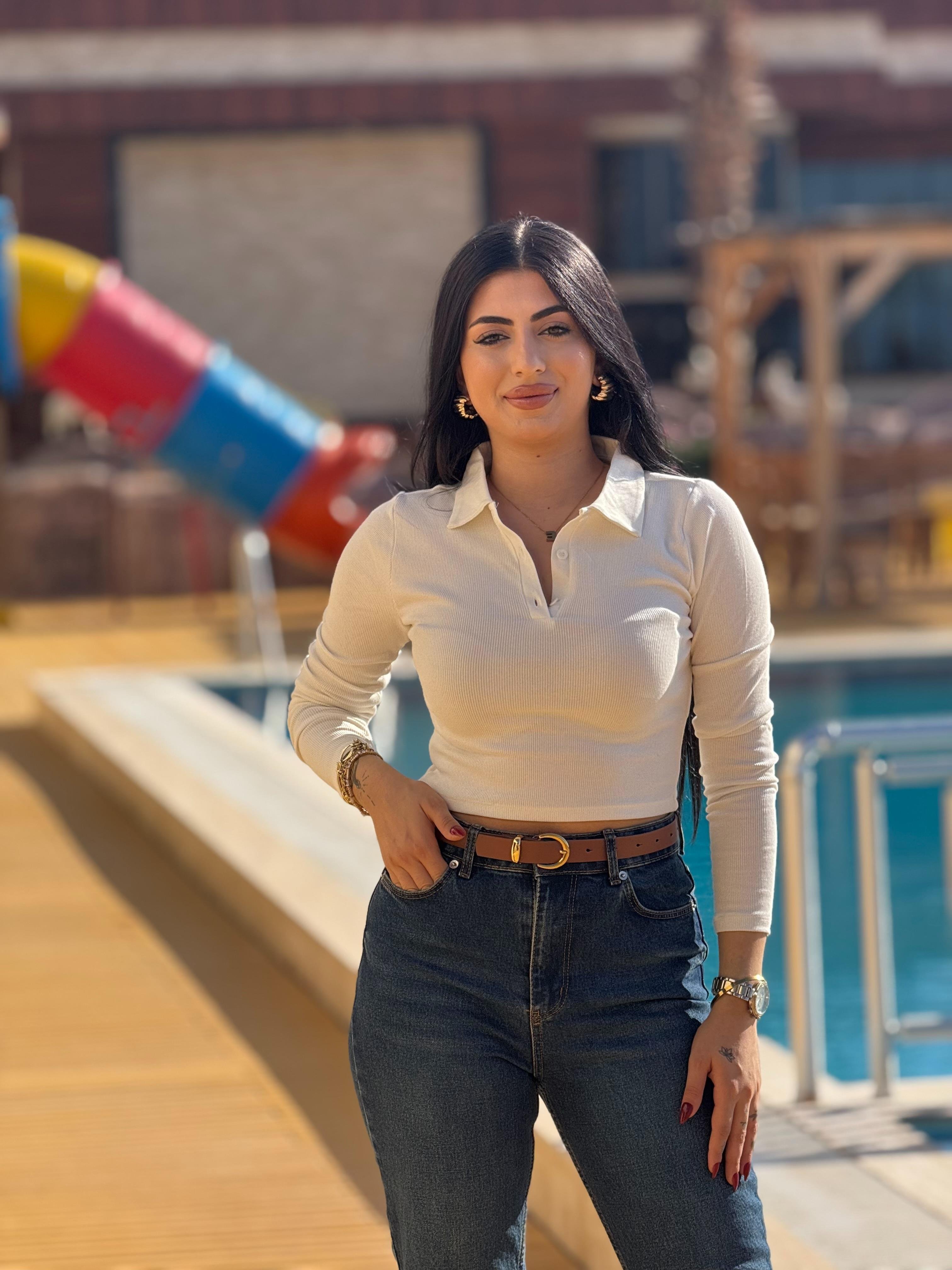 Karol Pola Yaka Beyaz Badi