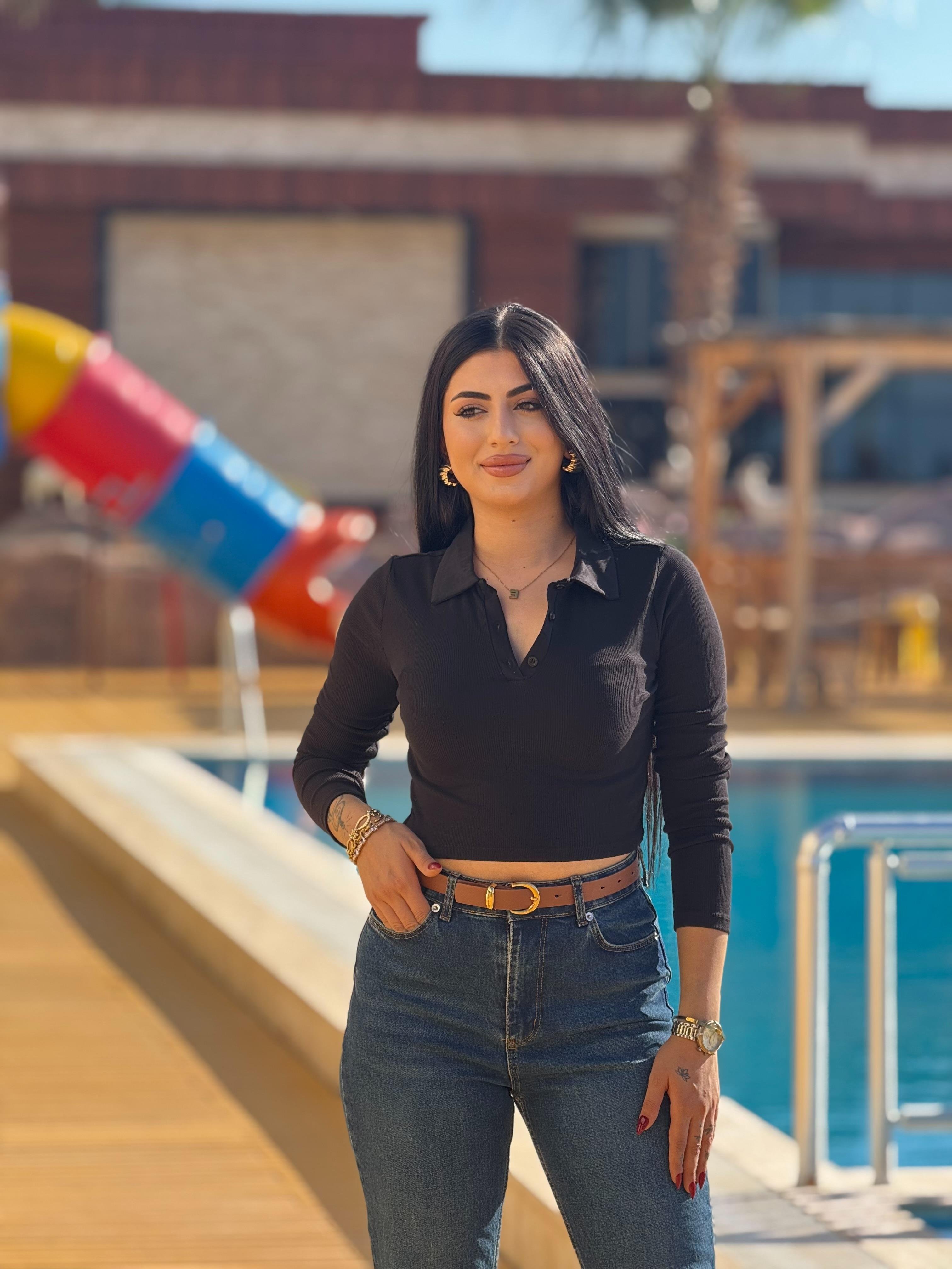 Karol Pola Yaka Siyah Badi