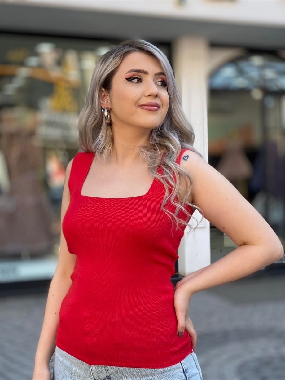 Kırmızı Atlet Triko Sandık Yaka