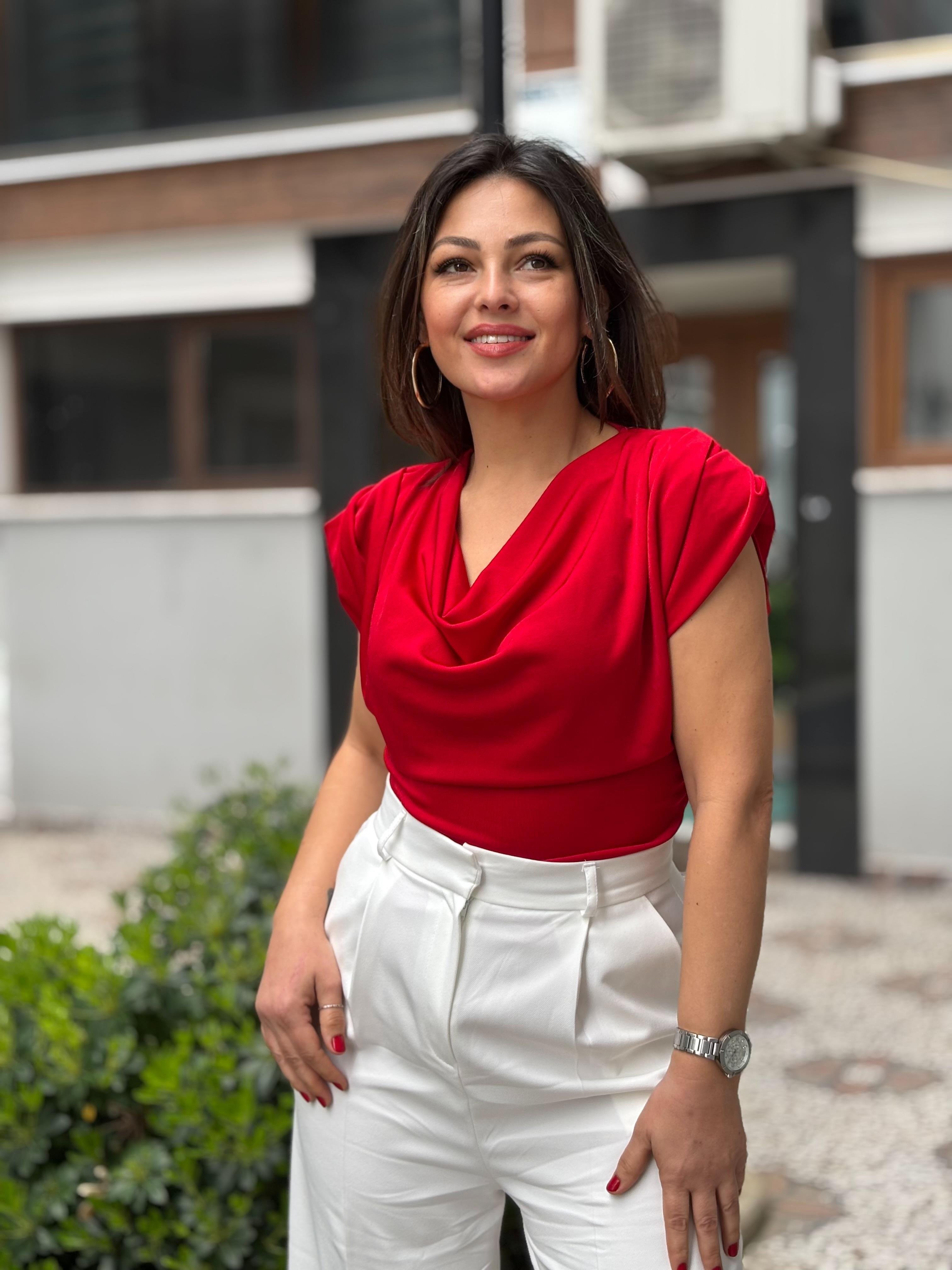 Kırmızı Omuz Vatkalı Degaje Yaka Bluz