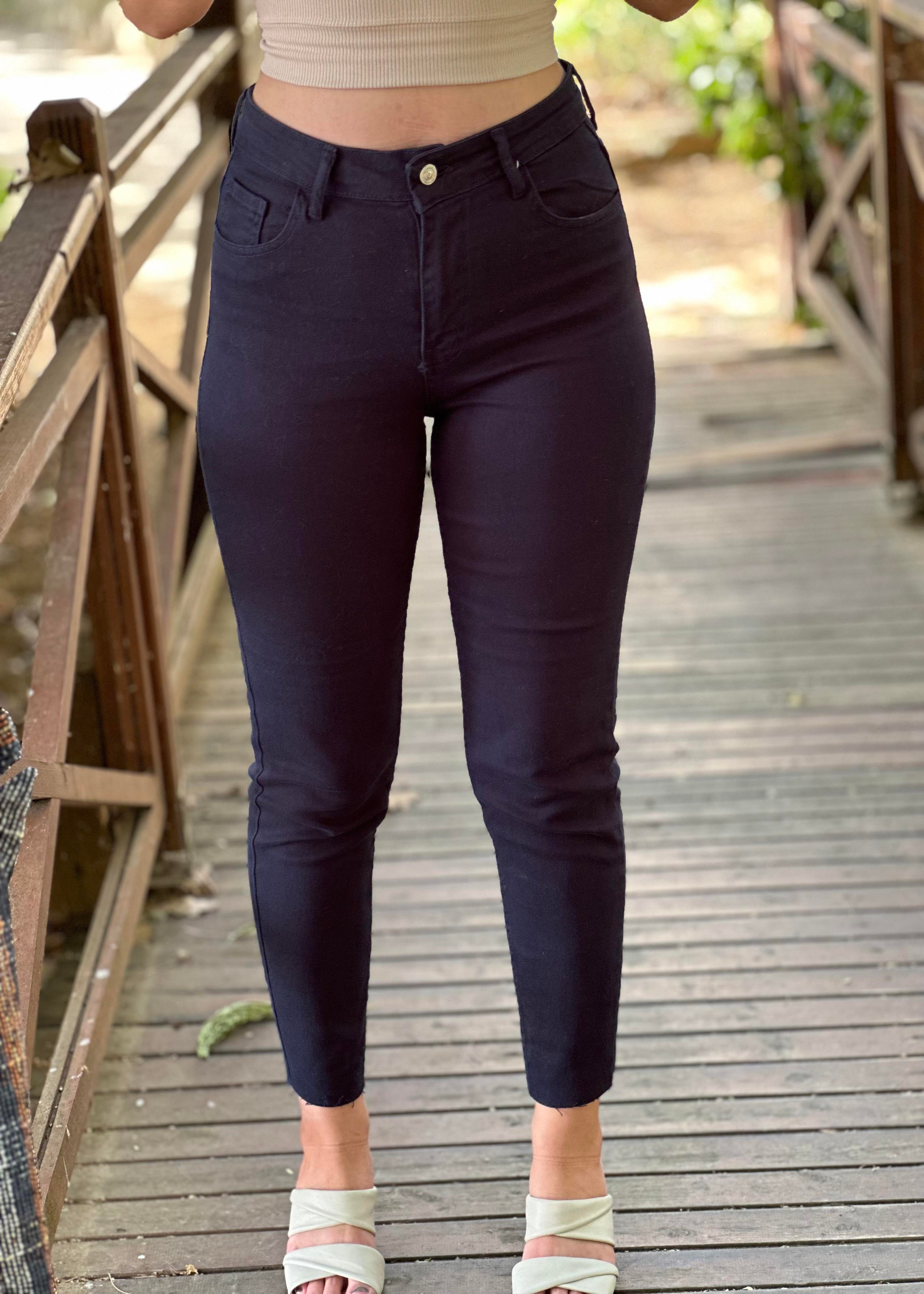 Lacivert Paçası Kesik Jean