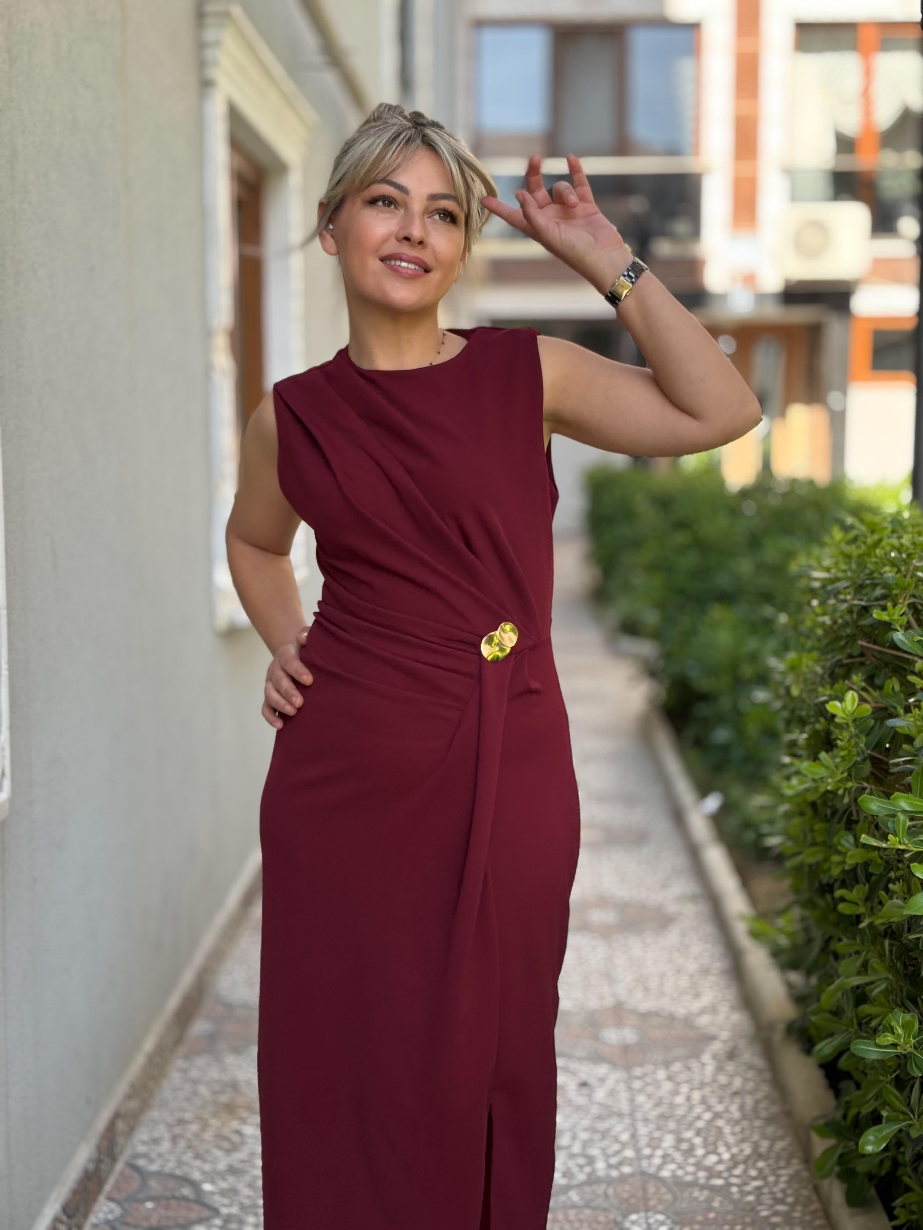 Linda Broşlu Bordo Elbise