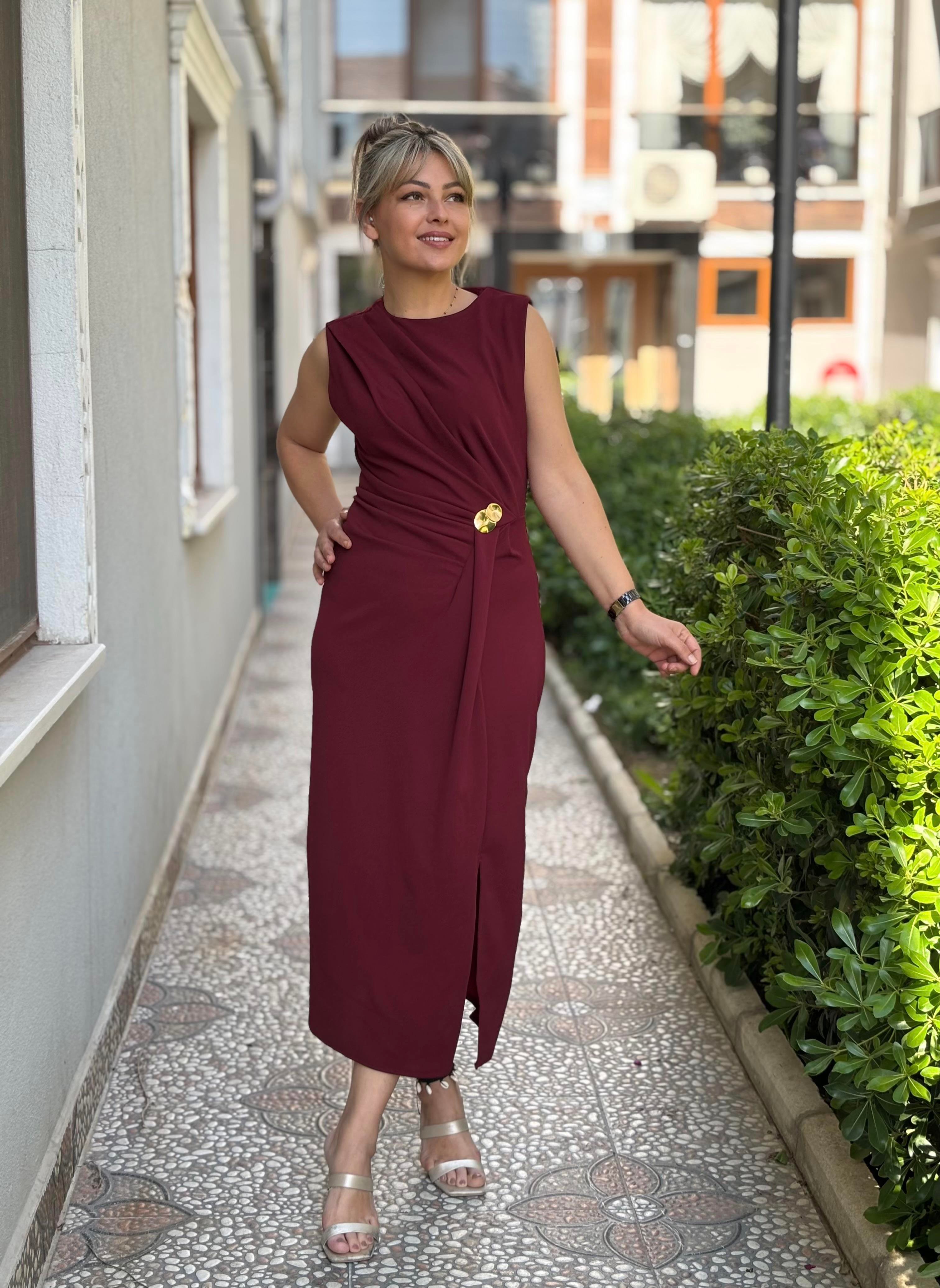 Linda Broşlu Bordo Elbise