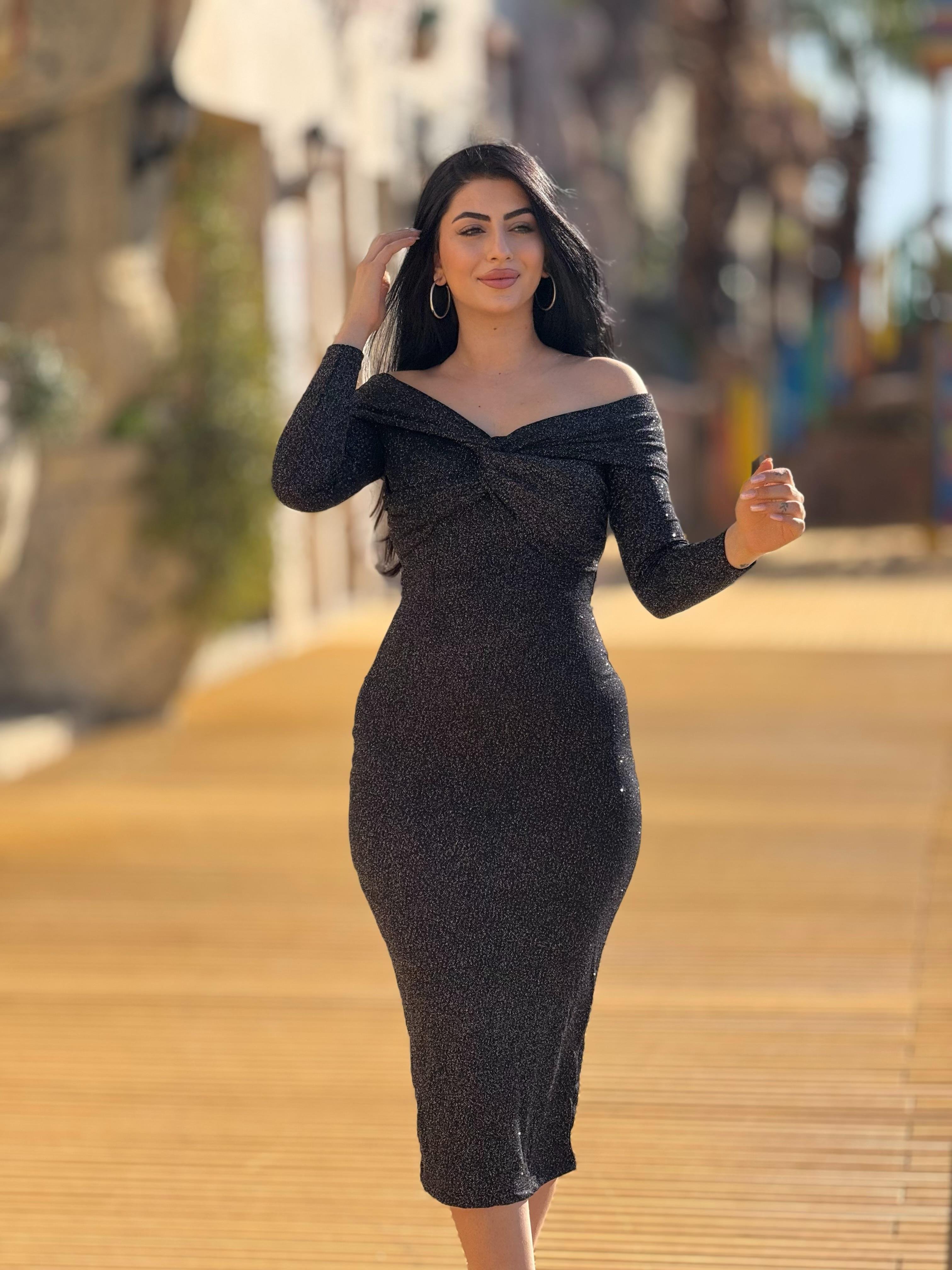 Madonna Yaka Simli Siyah Elbise