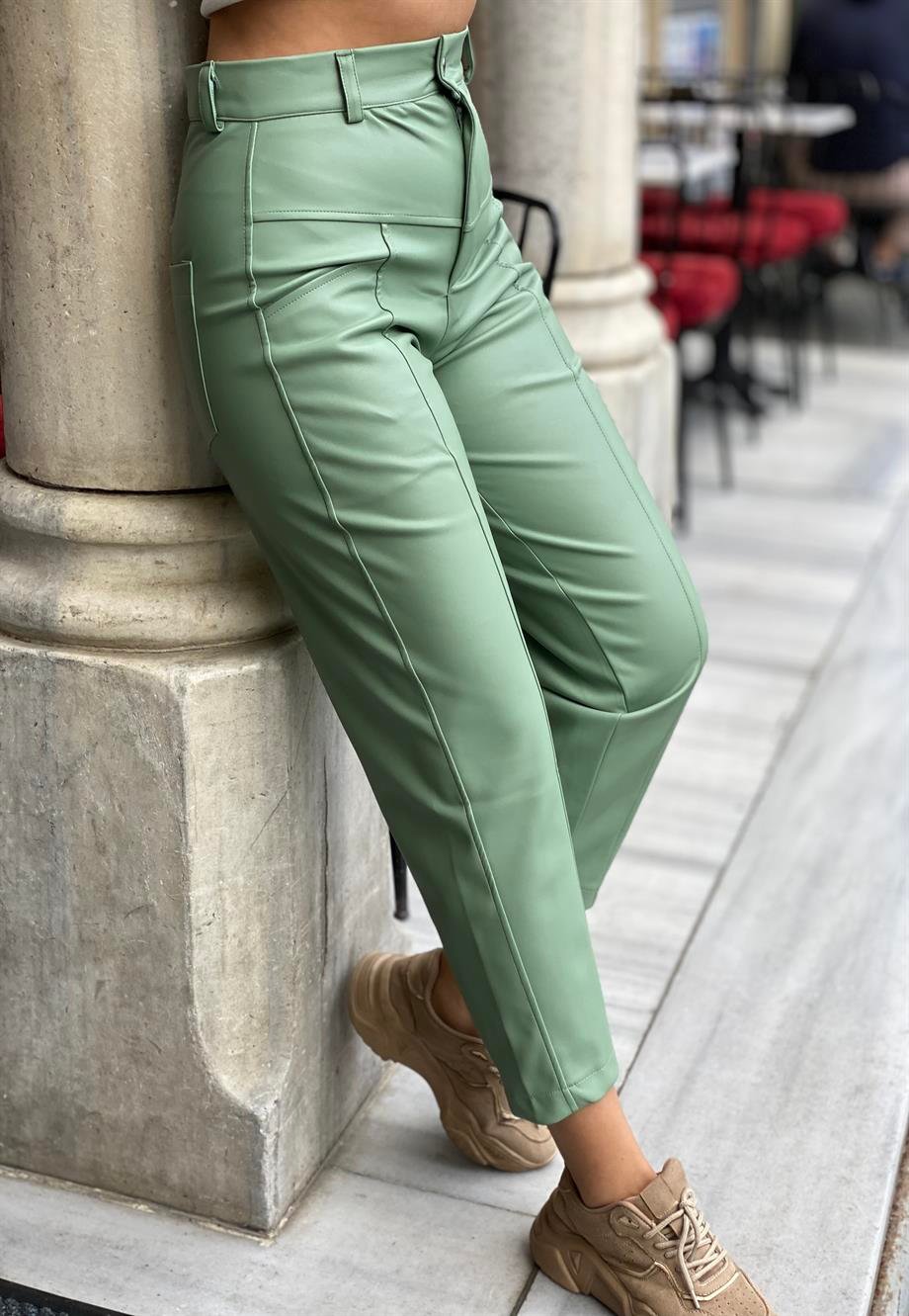 Mint Yeşili Kemerli Deri Pantalon