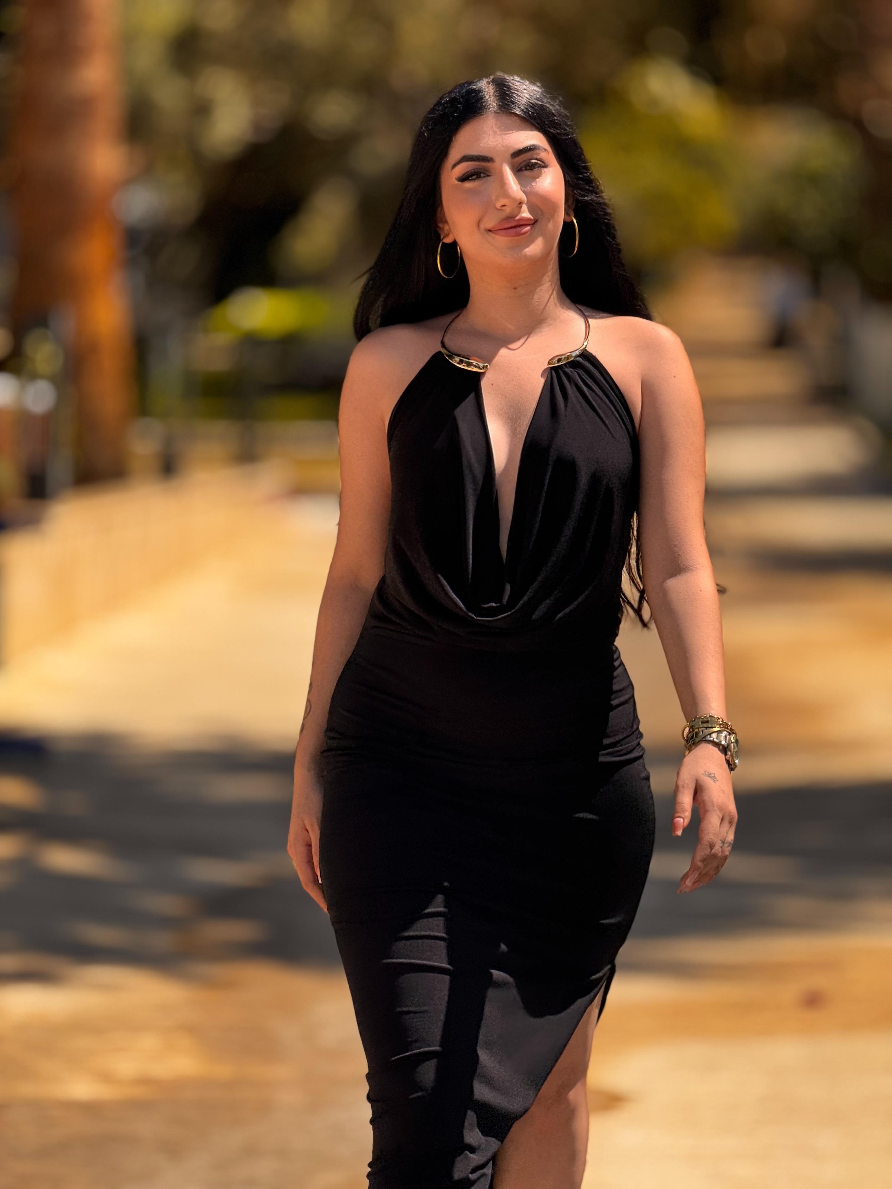 Mücevher Yakalı Tasarım Siyah Elbise