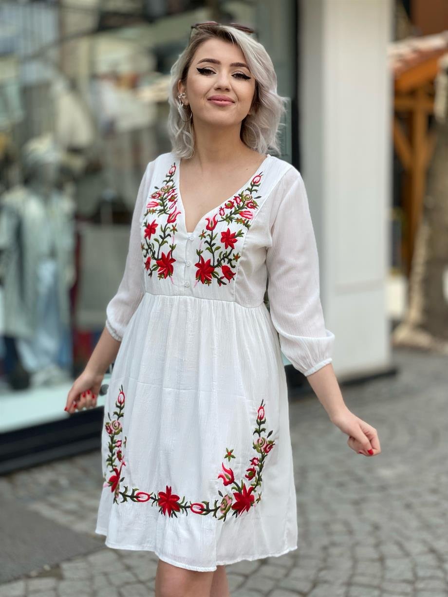 Nakış İşlemeli Elbise