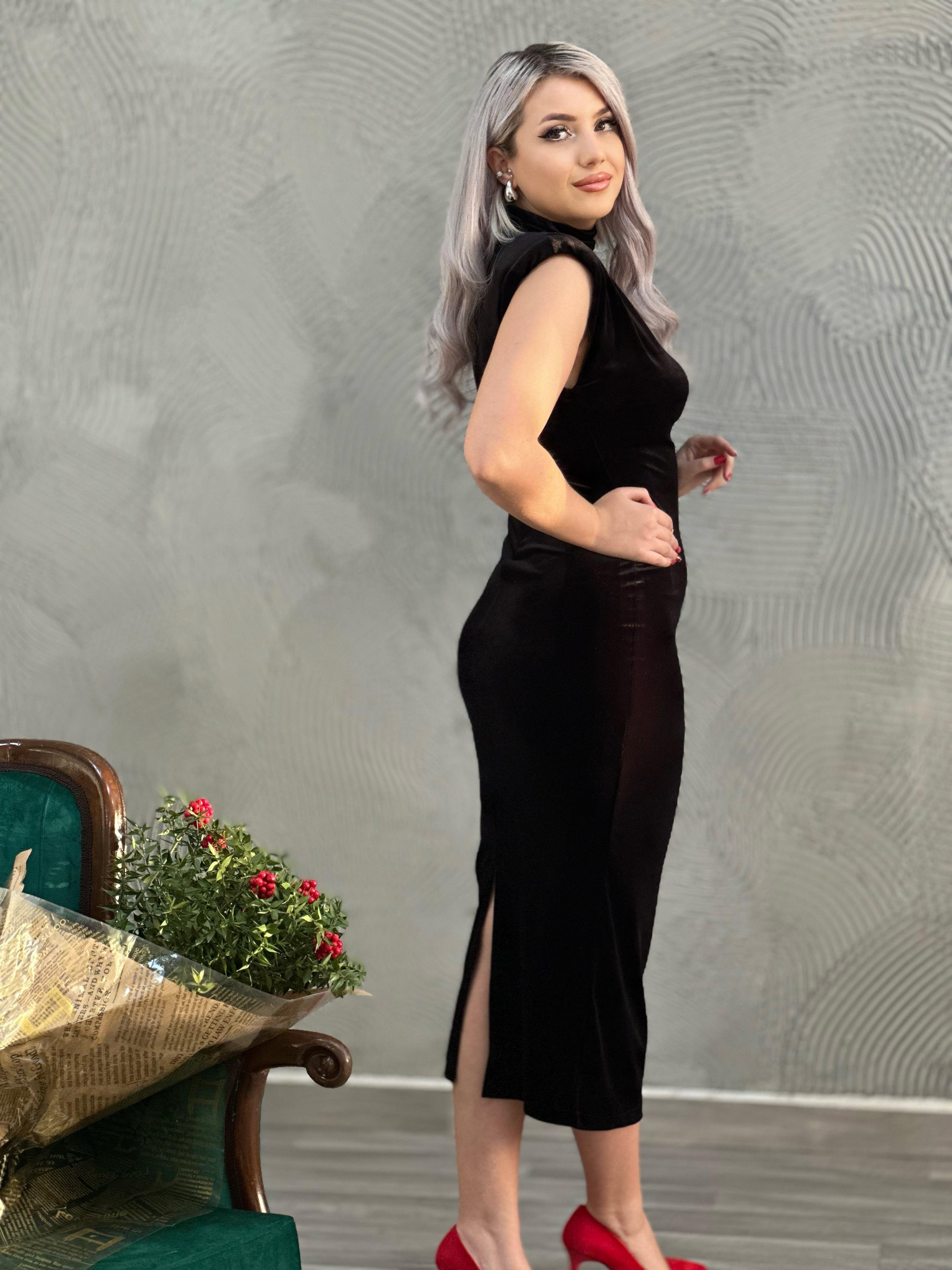 Omuz Vatkalı Kadife Tasarım Elbise