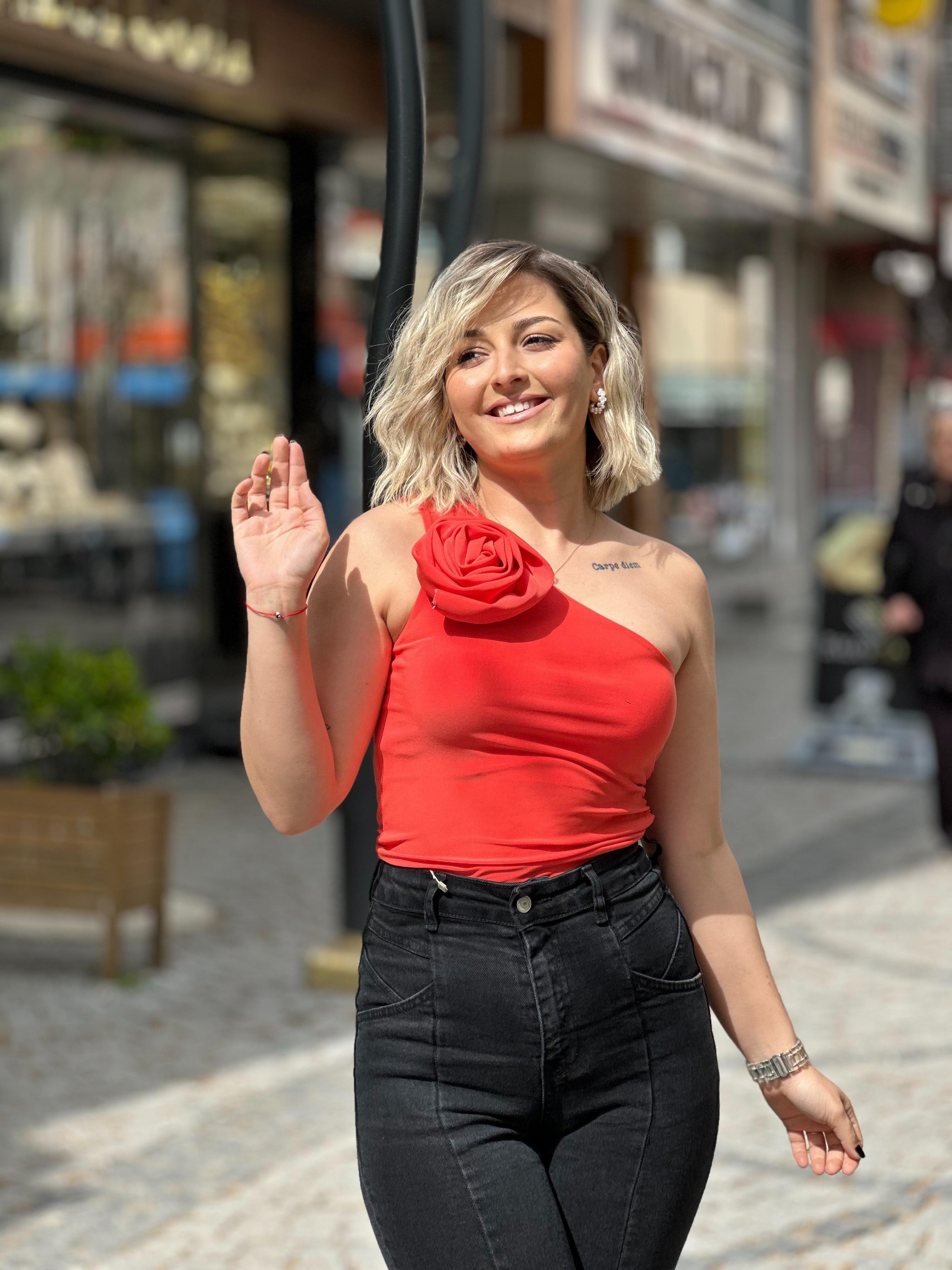 Oranj Tasarım Yaka Gül Detay Bluz
