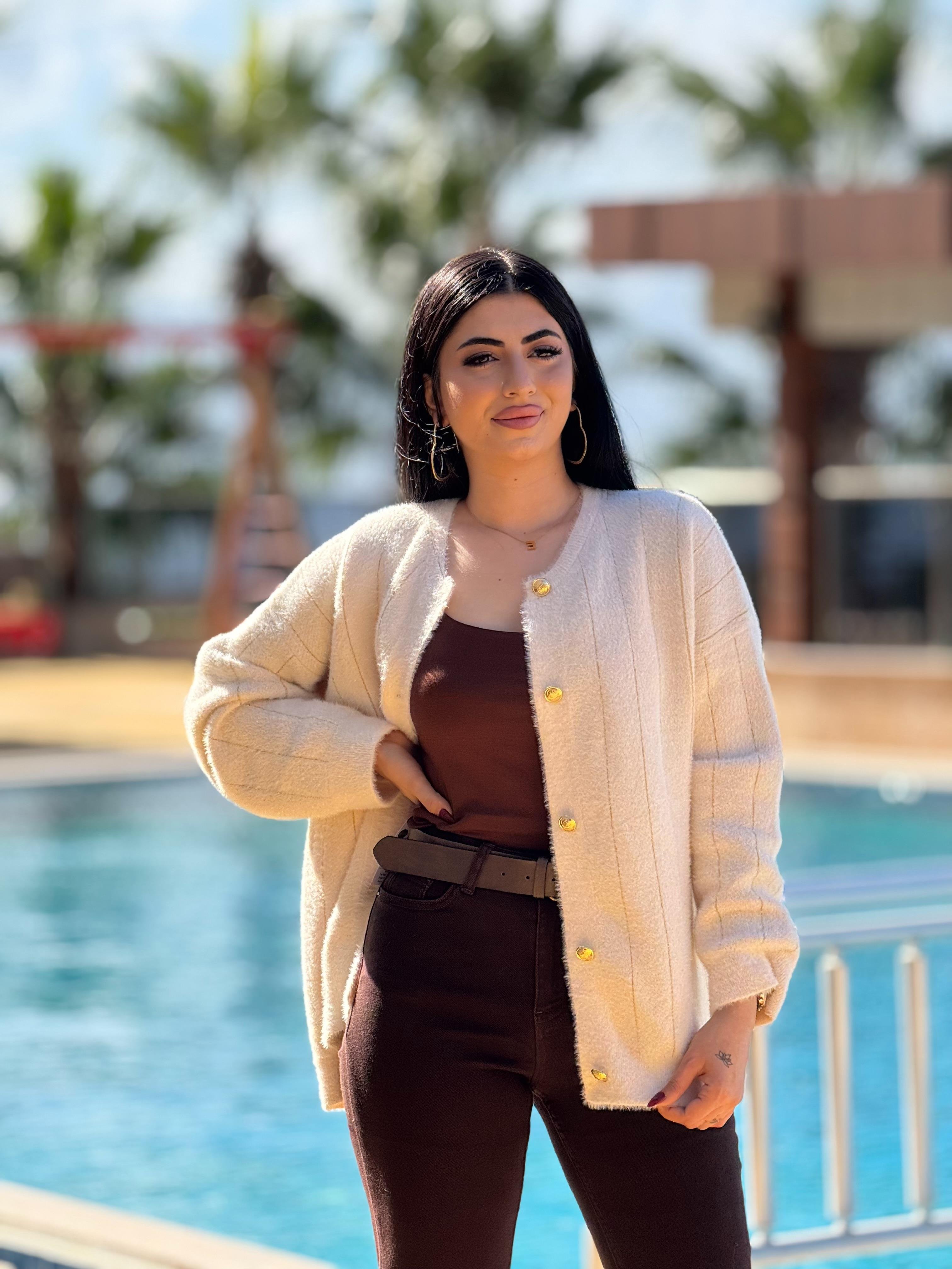 Sakallı Gold Düğme Detay Hırka