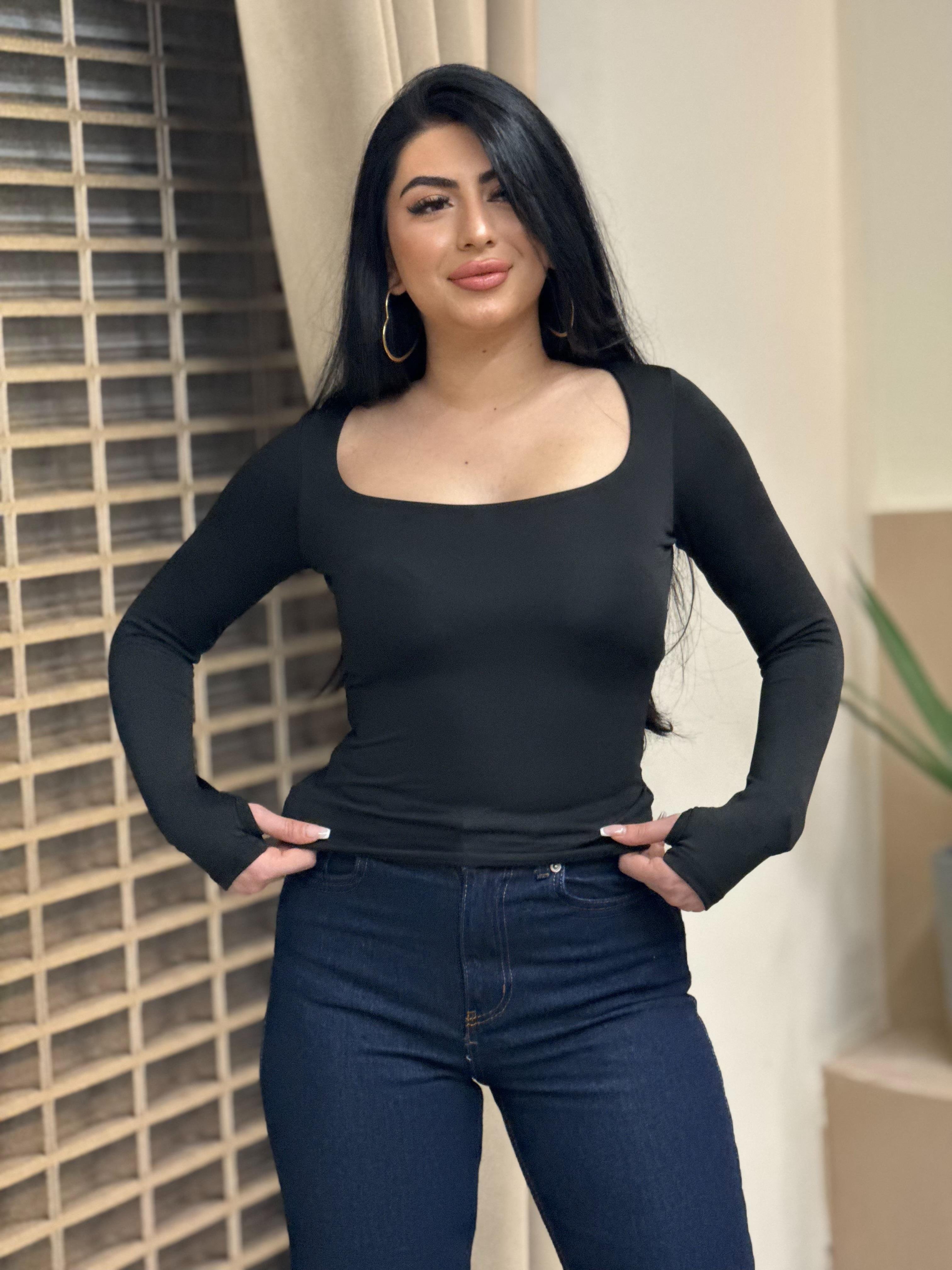 Sandık Yaka Siyah Bluz 